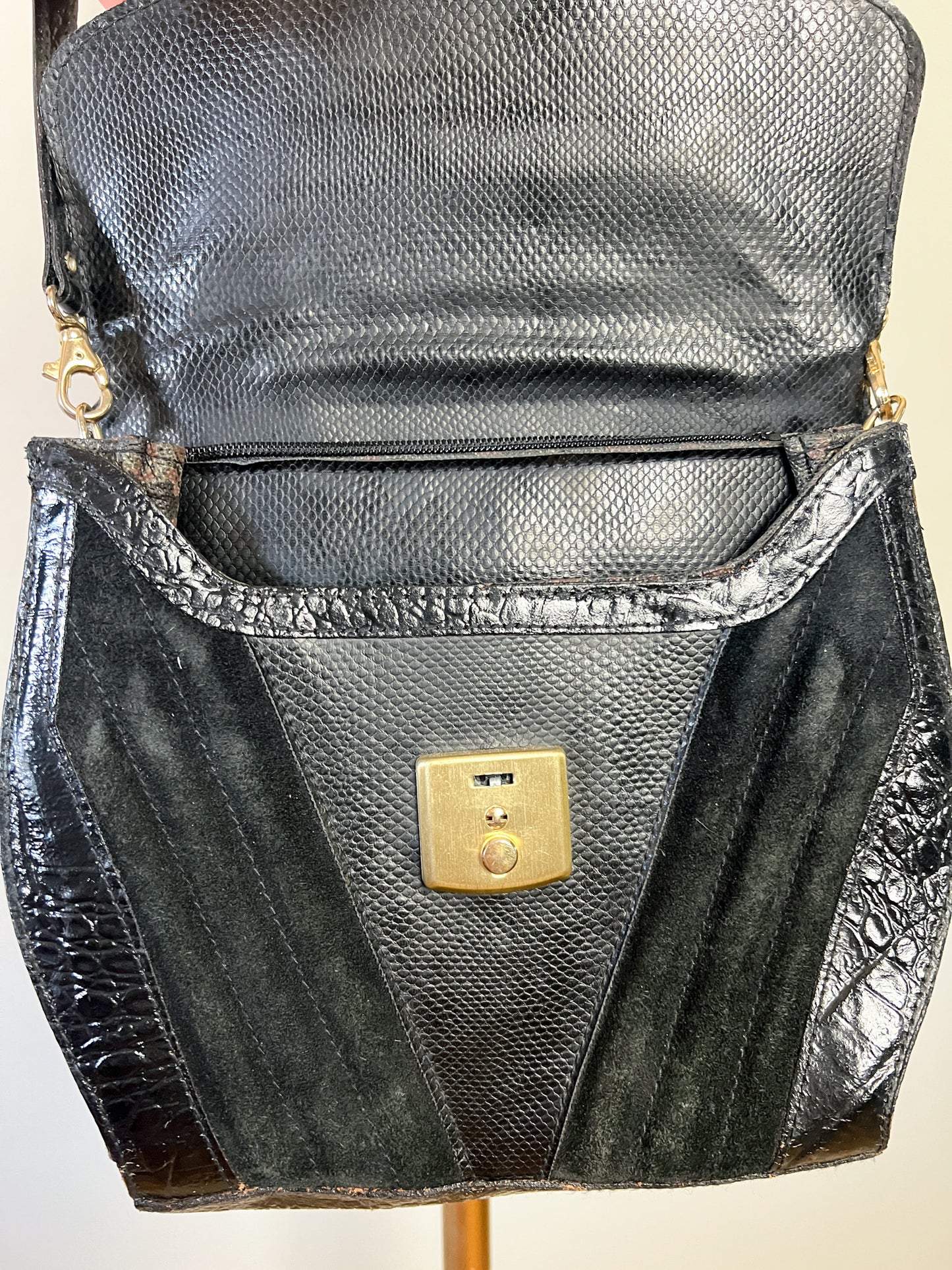 Sac à main Vintage Noir Patchwork Cuir & Daim - Anse Rigide Dorée - Bandoulière Amovible - Années 80 - Rétro Chic