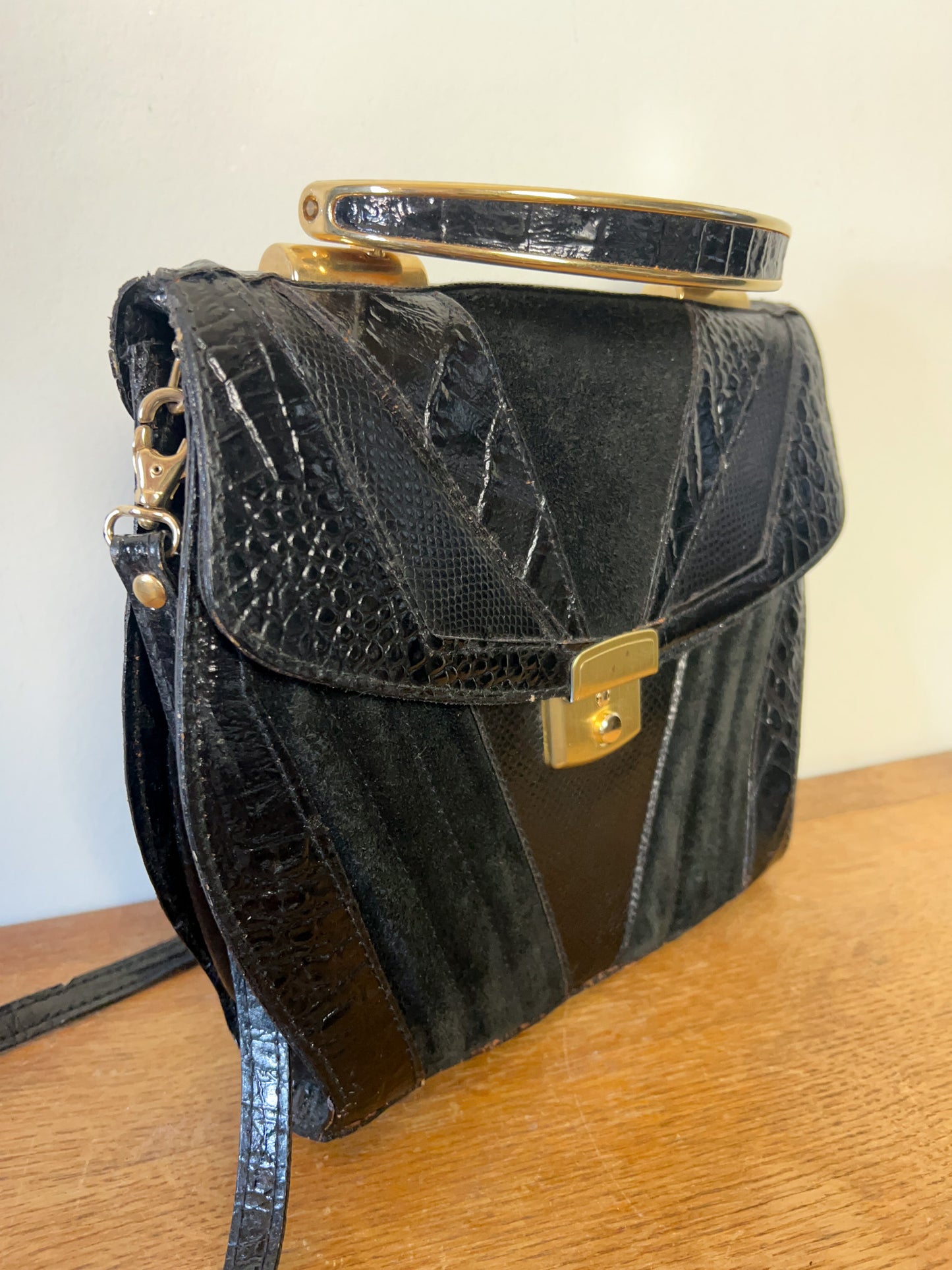 Sac à main Vintage Noir Patchwork Cuir & Daim - Anse Rigide Dorée - Bandoulière Amovible - Années 80 - Rétro Chic