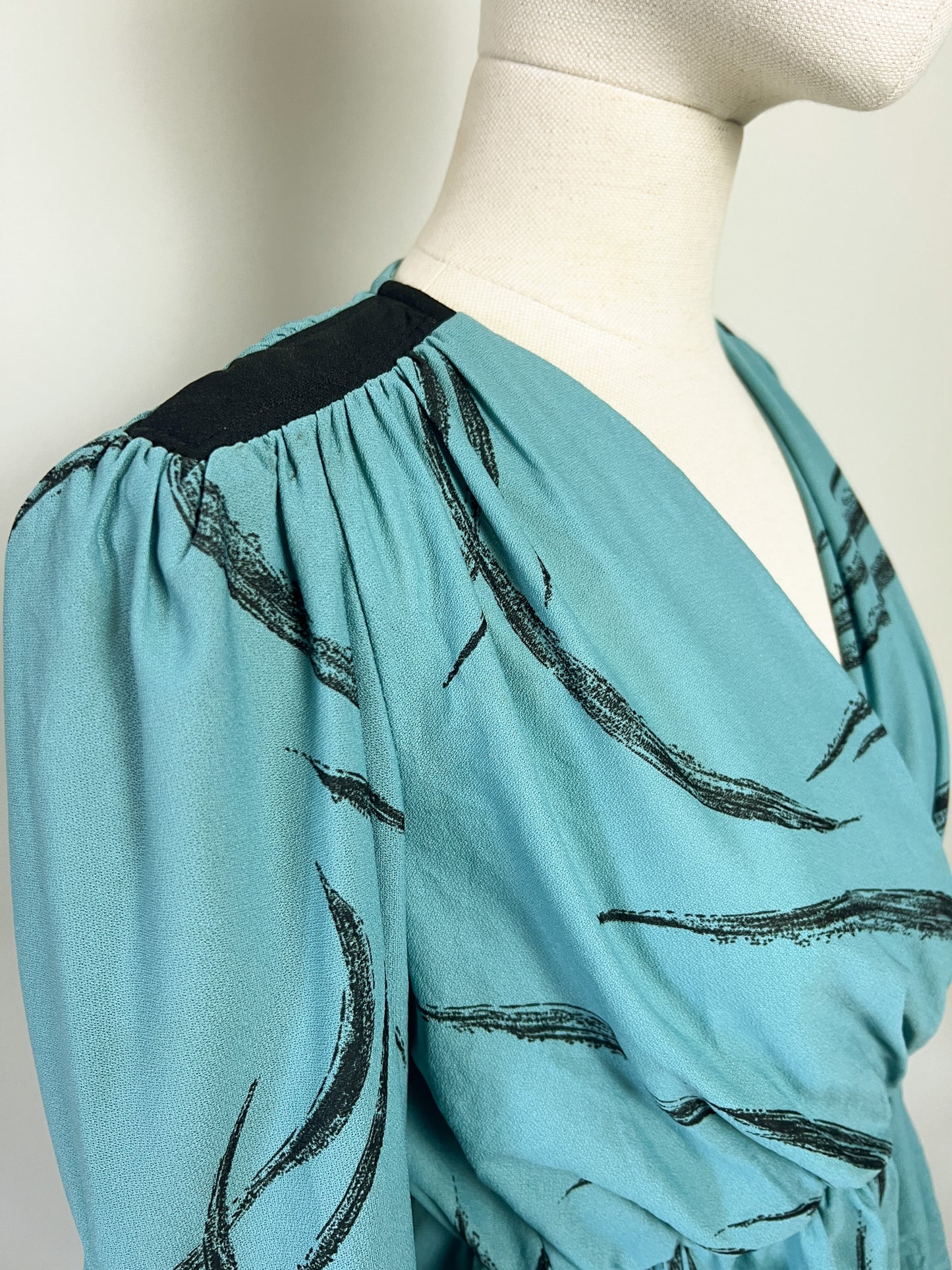 Blouse Vintage Années 80 - Basque, col croisé, T. 36