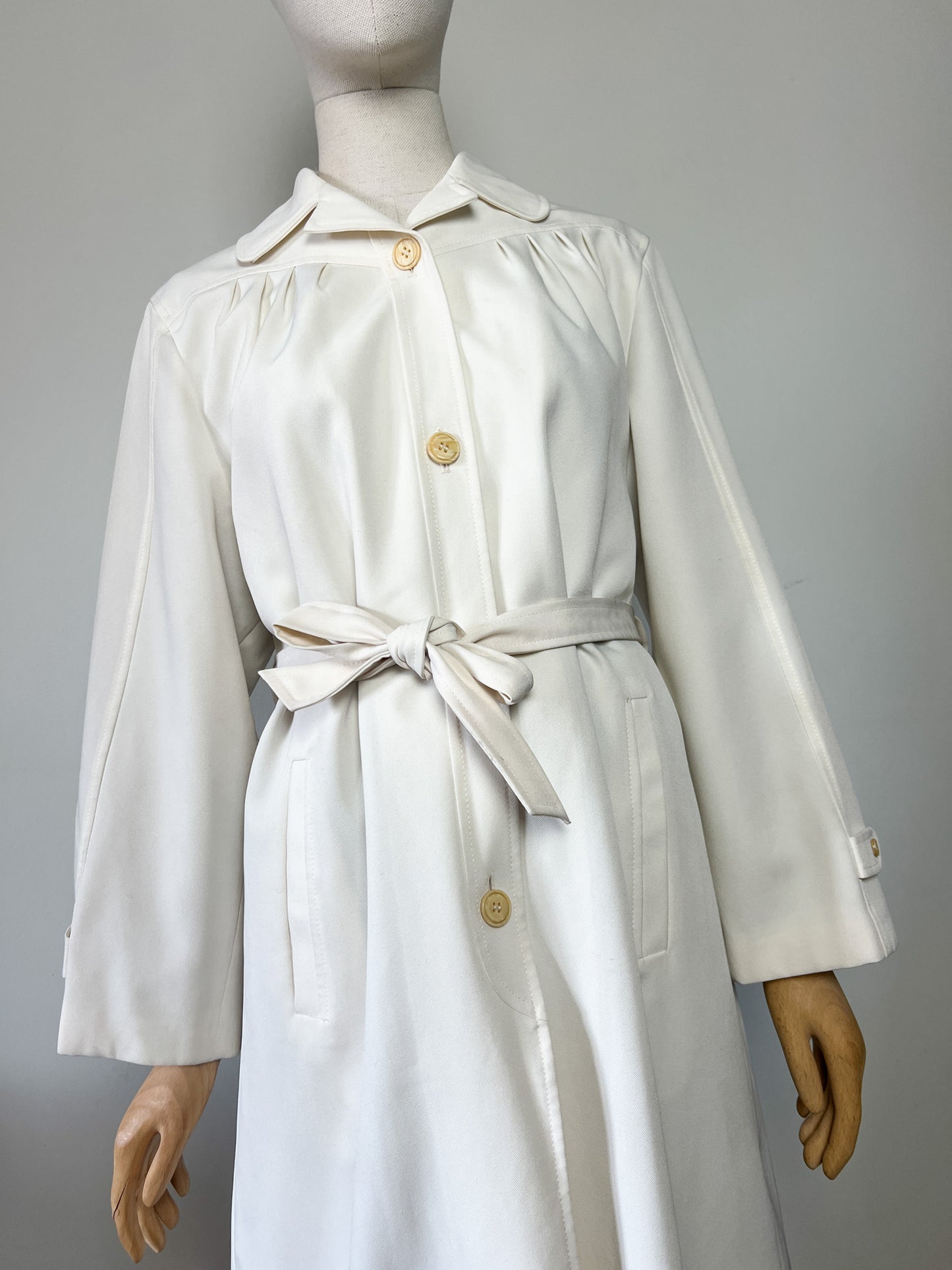 Manteau Vintage Crème des Années 70 - Ceinture & Détails au Dos - T. 38/40