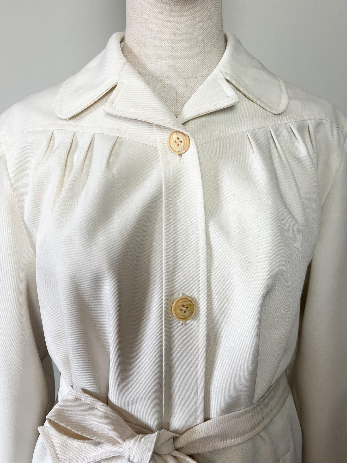 Manteau Vintage Crème des Années 70 - Ceinture & Détails au Dos - T. 38/40