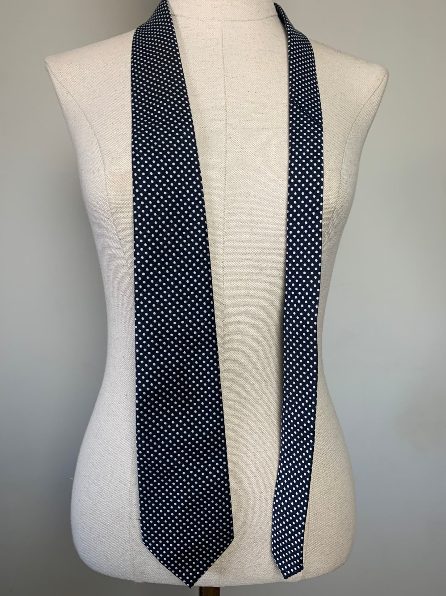 Cravate noire à pois blancs vintage
