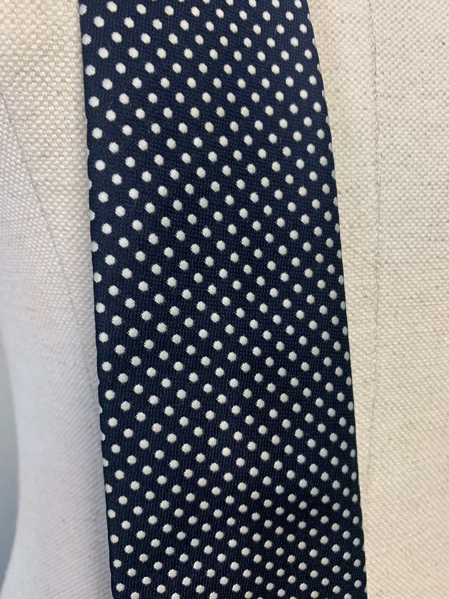 Cravate noire à pois blancs vintage