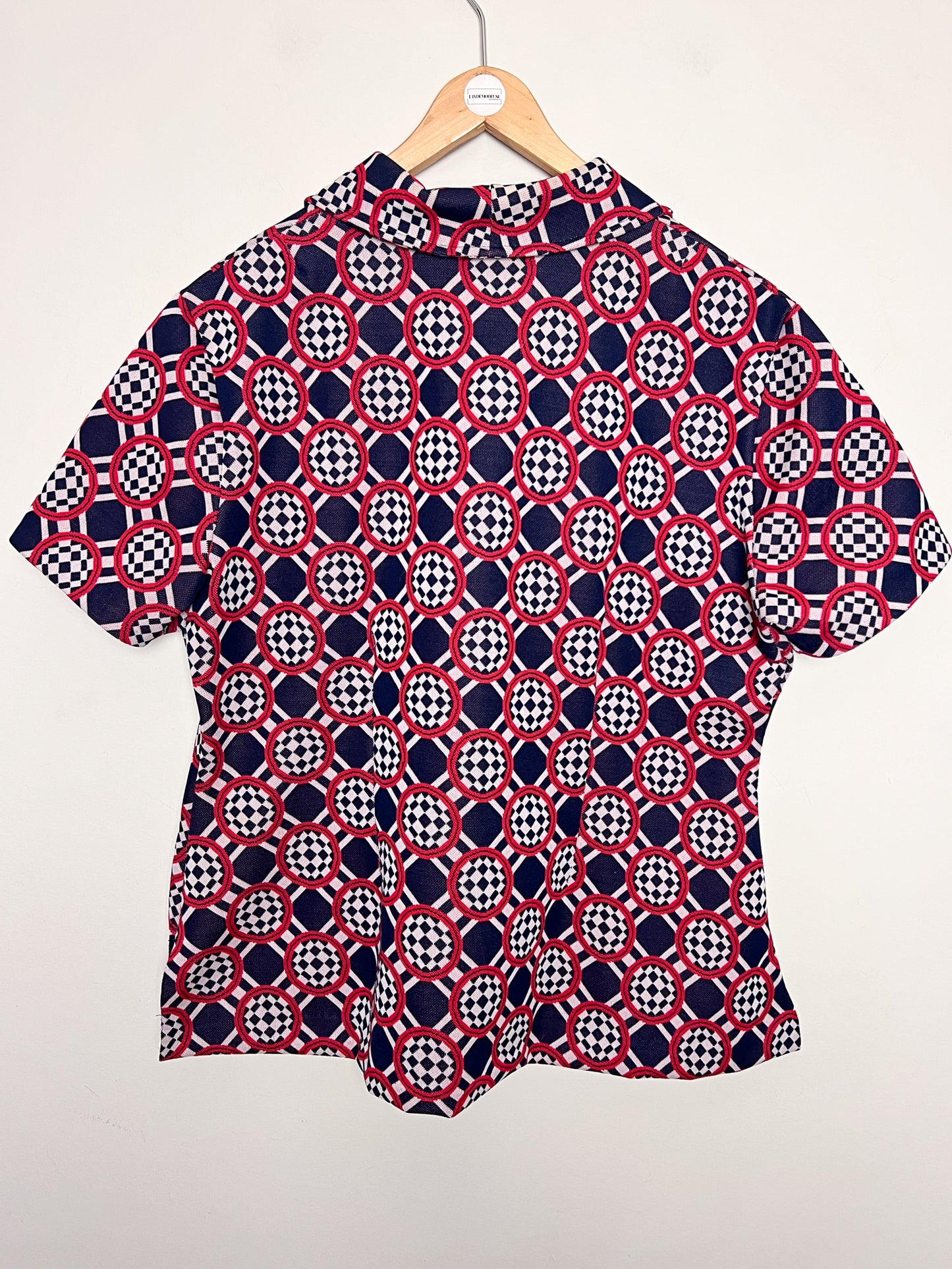 Blouse Vintage 70s - Col Pelle à Tarte - Imprimé Géométrique – Bleu Marine, blanc et rouge T. 42/44