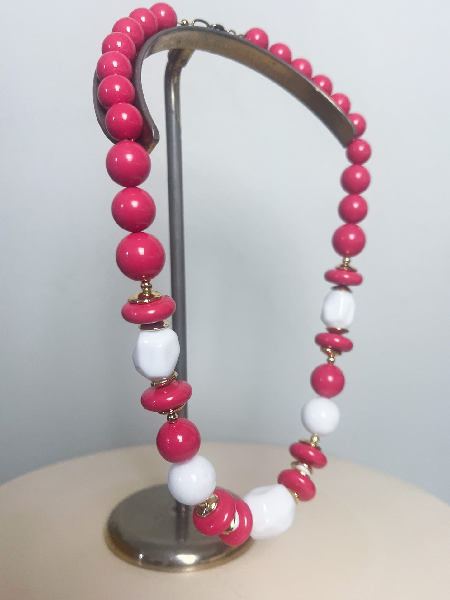 Collier Vintage à Perles Roses et Blanches - Détails Dorés