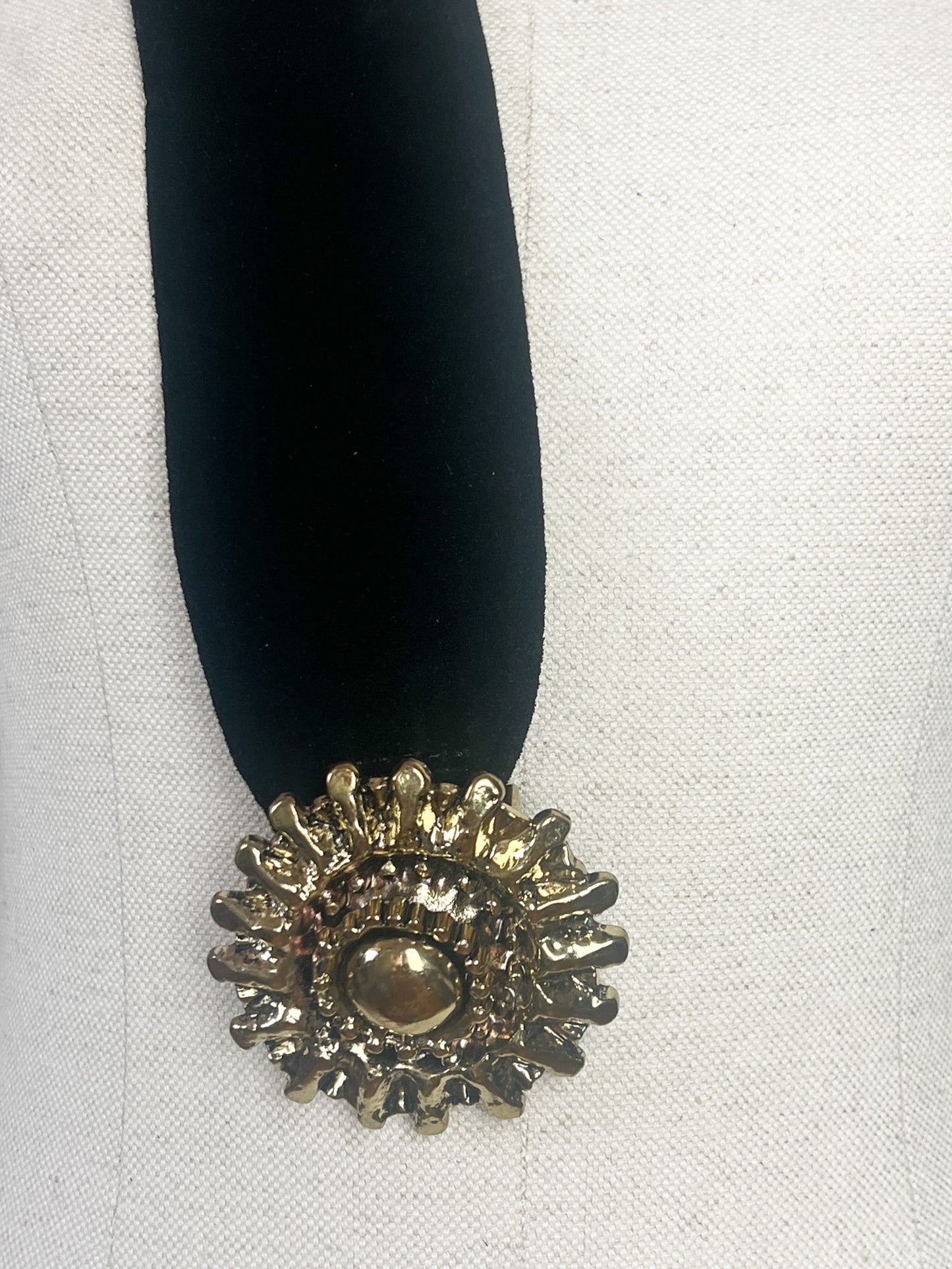 Ceinture Style Vintage en Velours de Cuir Noir - Boucle Dorée - T. S