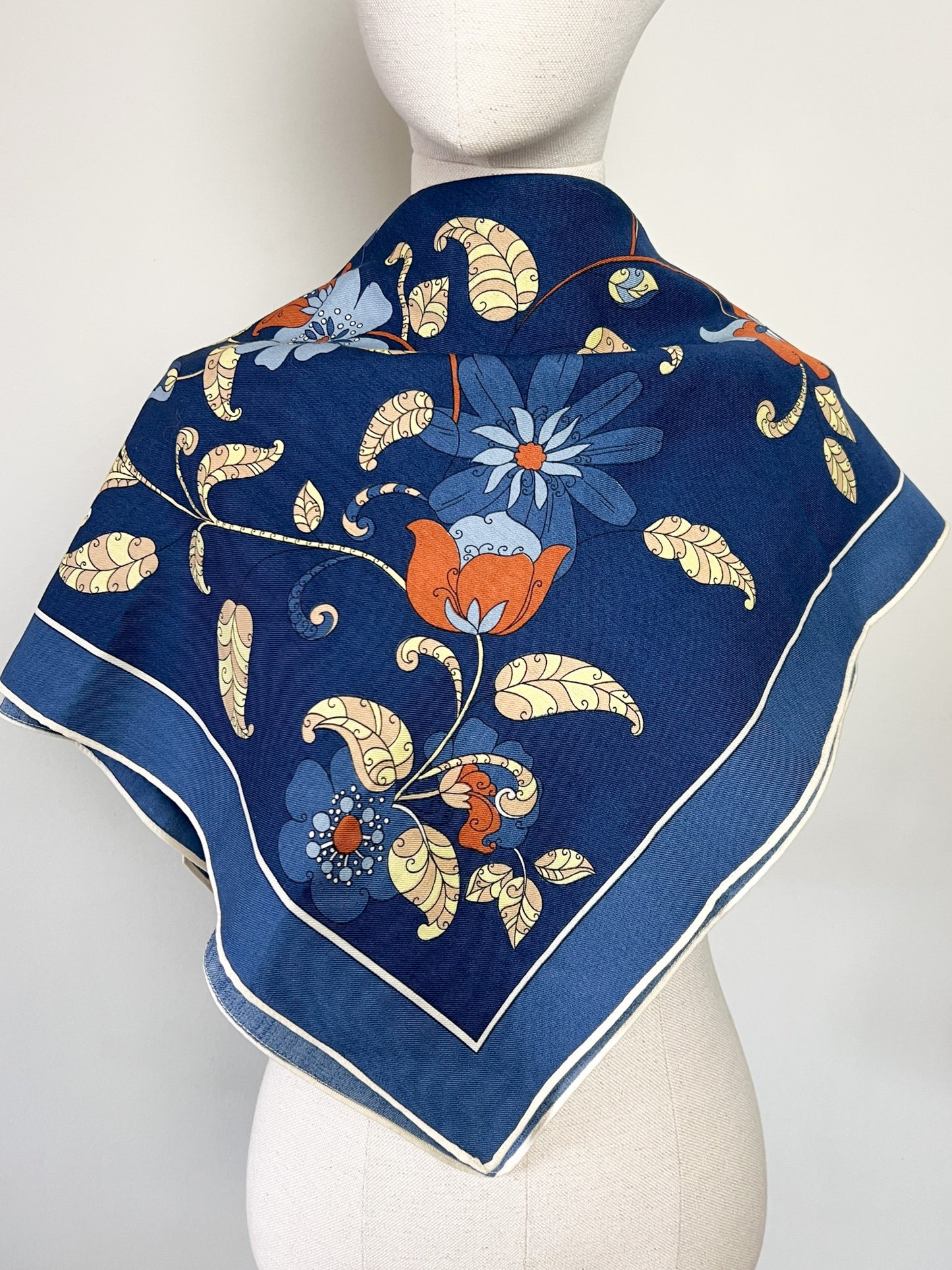 Foulard Carré Vintage en Cachemire Peint à la Main - Bleu et Motifs Floraux
