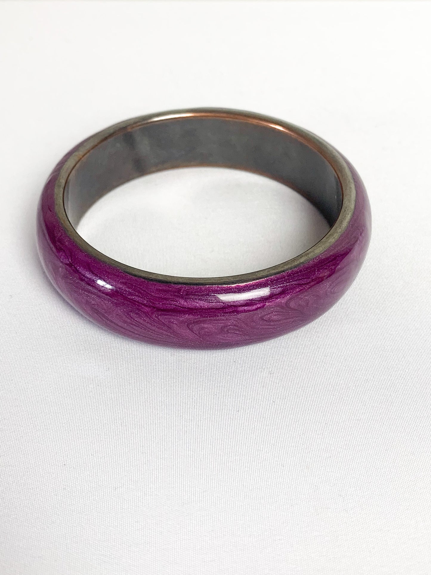 Bracelet rigide violet nacré irisé vintage
