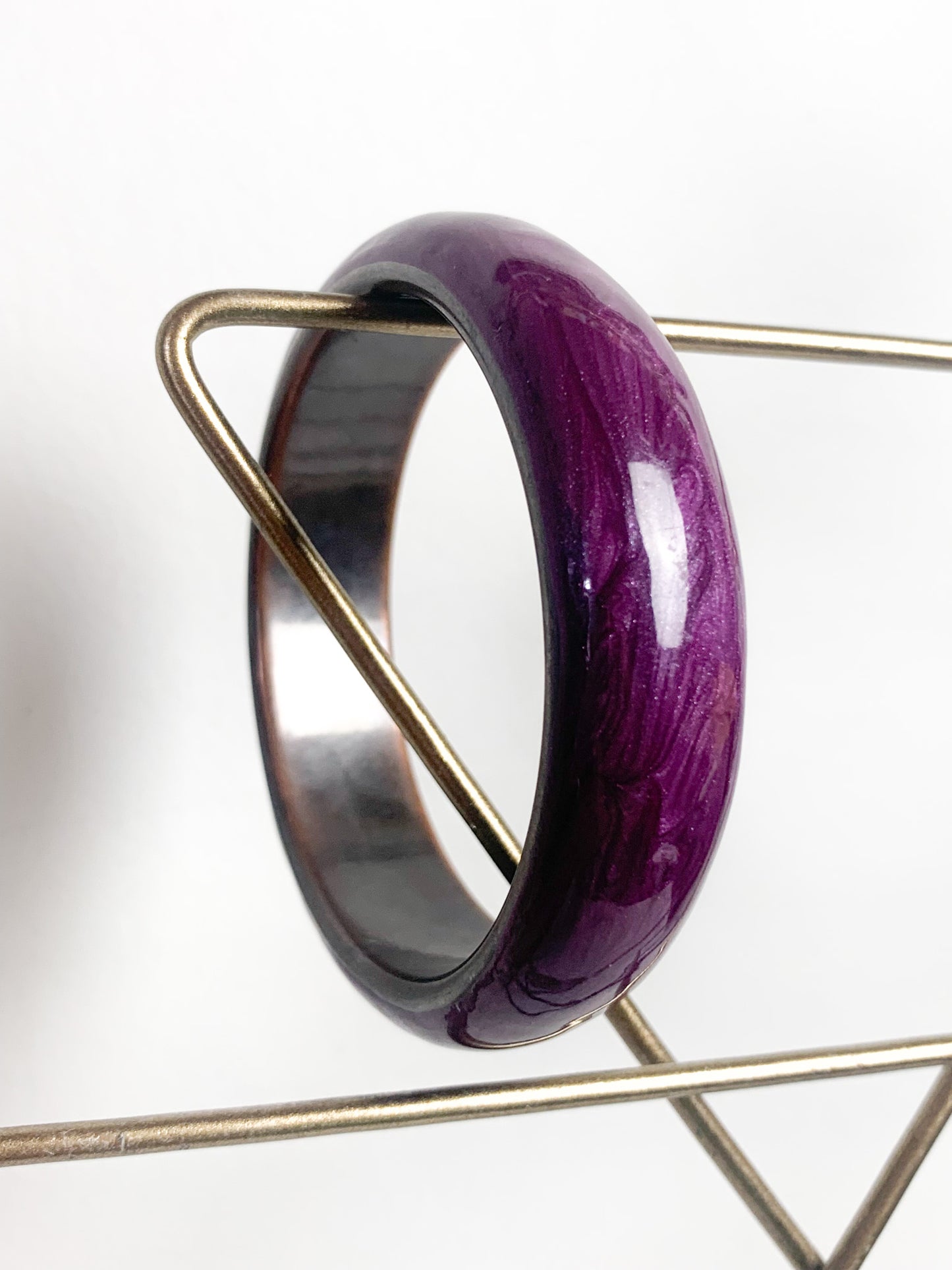 Bracelet rigide violet nacré irisé vintage