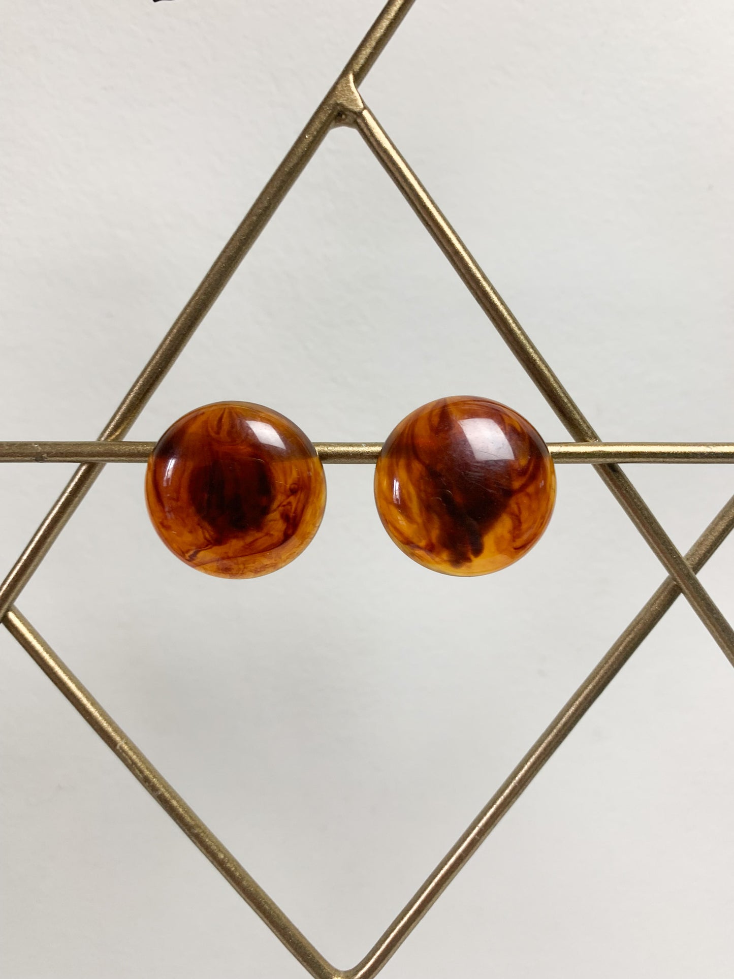 Boucles d’oreilles clips boutons ronde ambré imitation écaille de tortue vintage