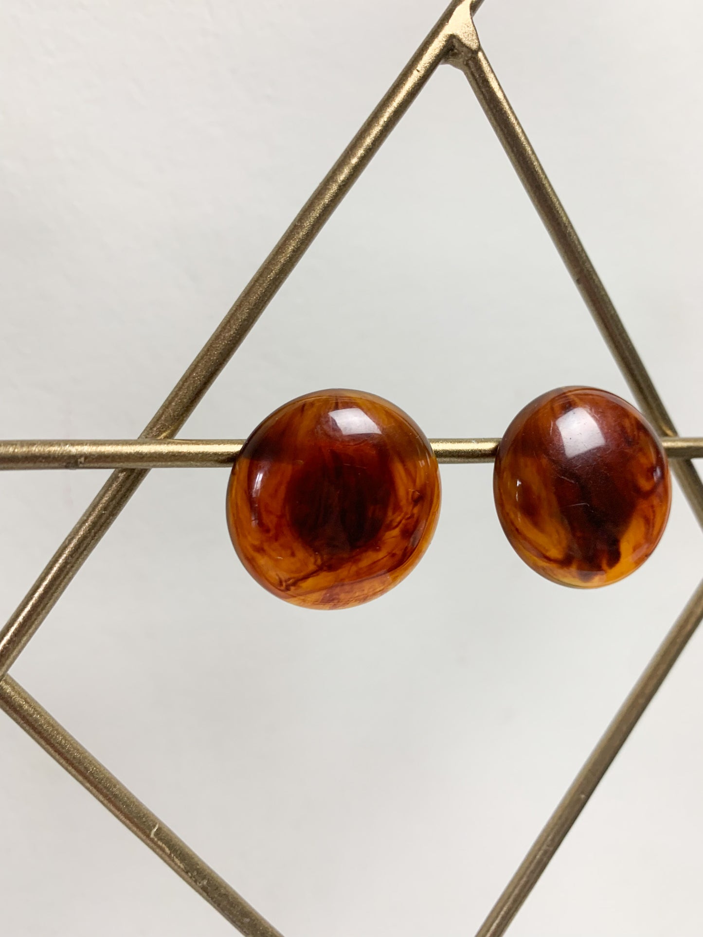 Boucles d’oreilles clips boutons ronde ambré imitation écaille de tortue vintage