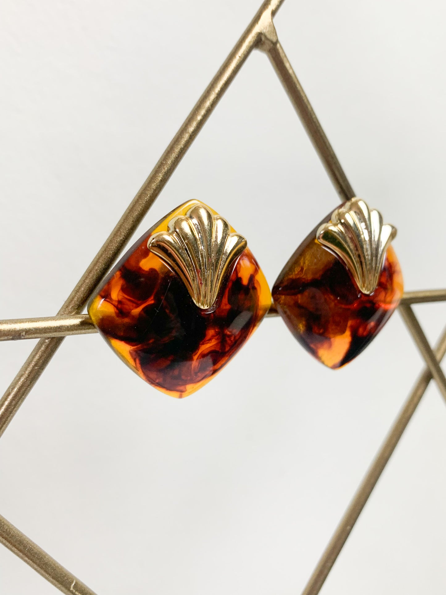 Boucles d’oreilles clips ambré imitation écaille de tortue vintage