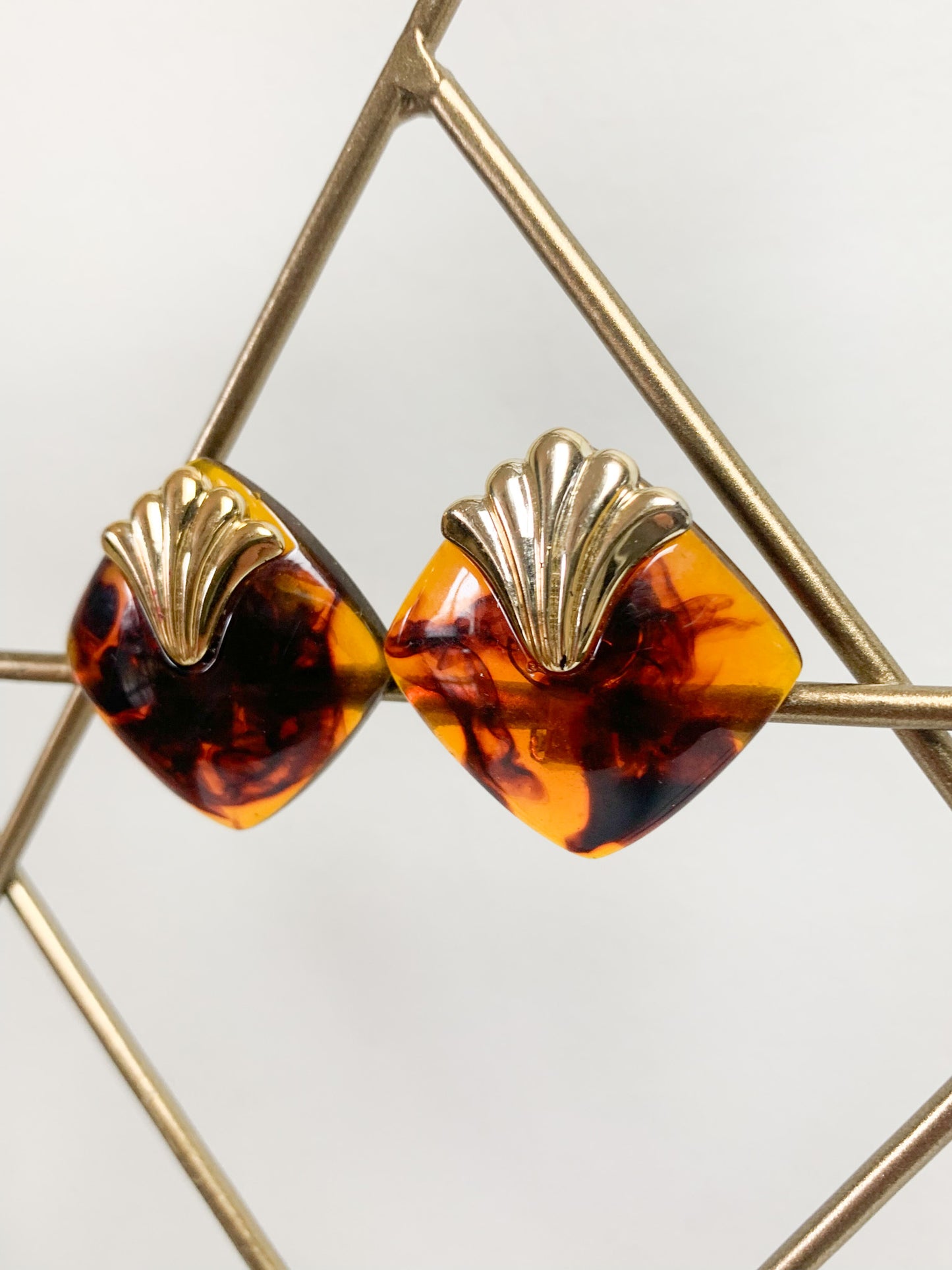 Boucles d’oreilles clips ambré imitation écaille de tortue vintage