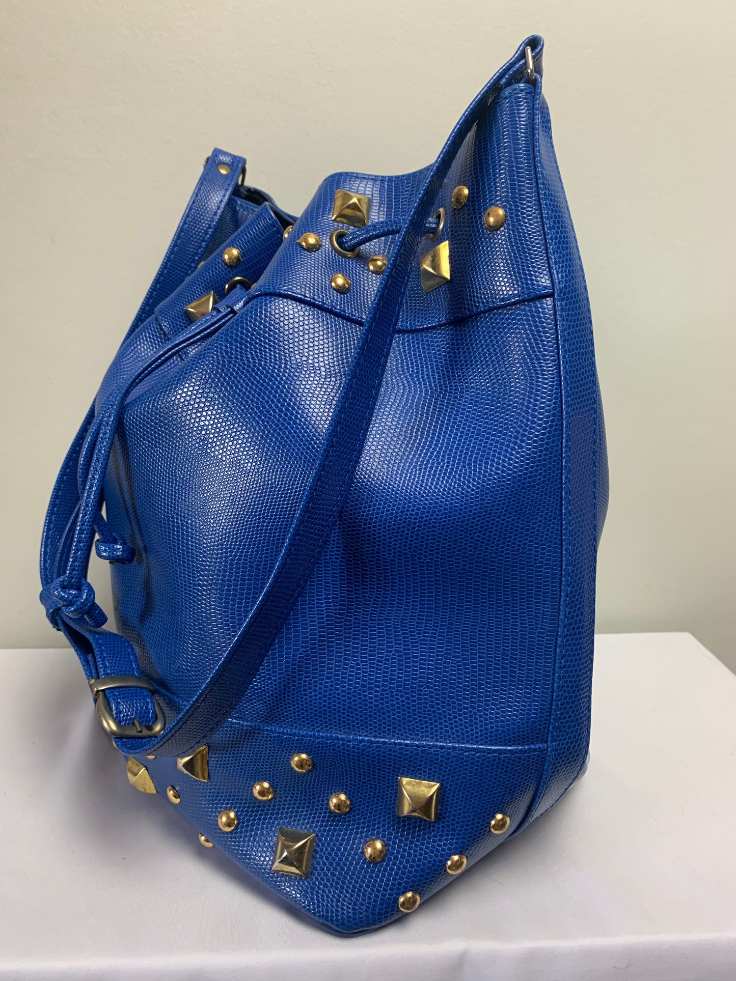 Sac seau grand format bleu clous doré vintage