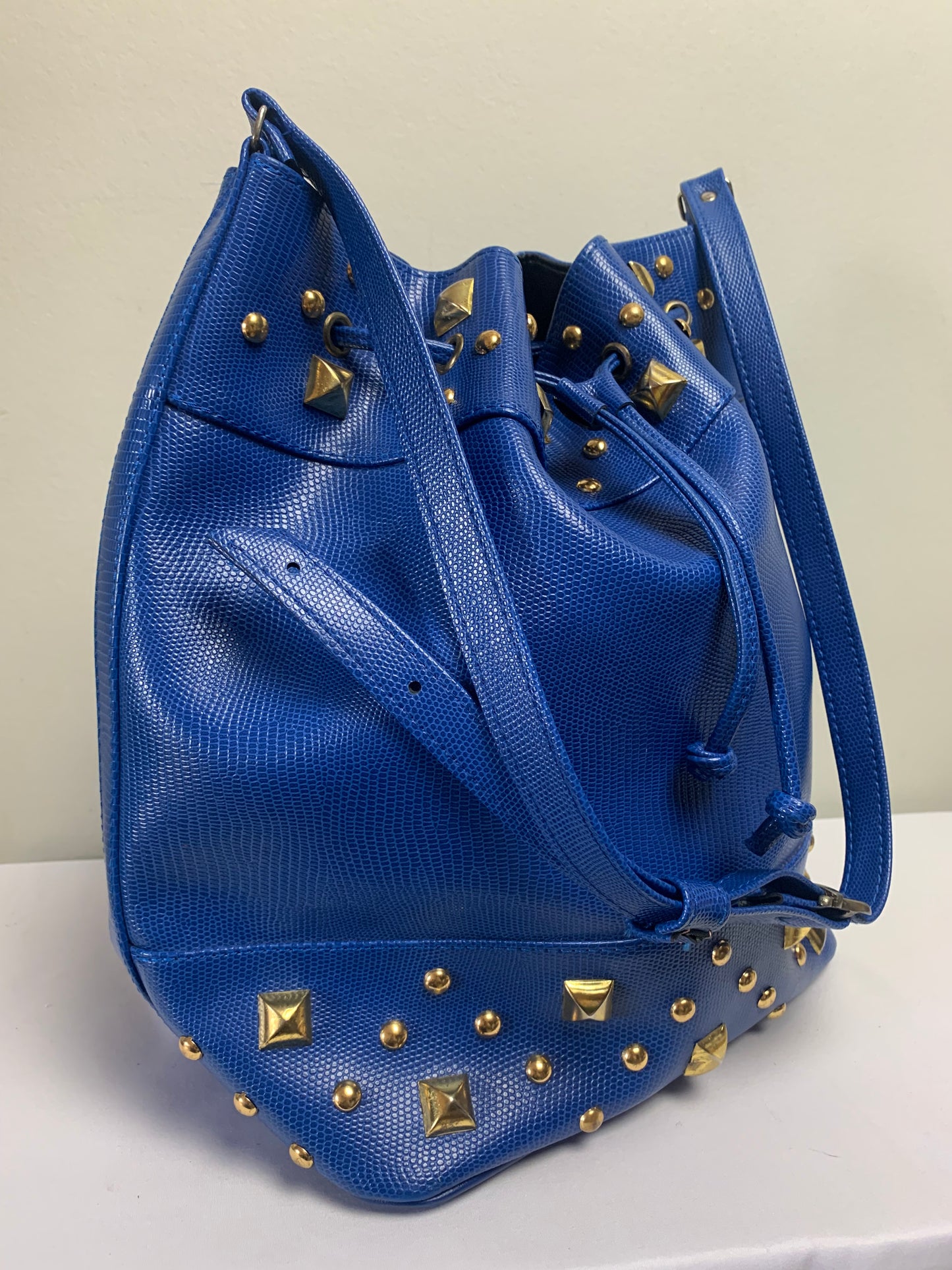 Sac seau grand format bleu clous doré vintage