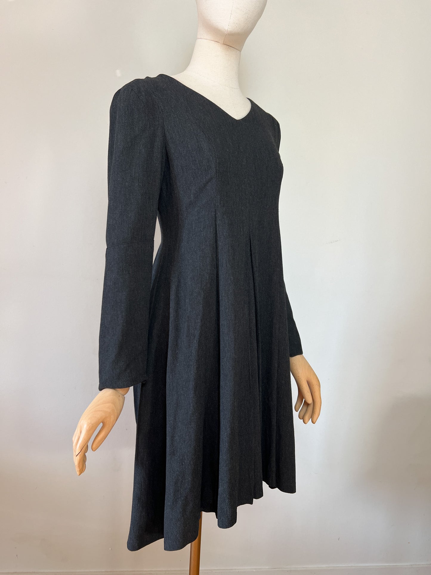 Robe Élégante Karen Millen - Coupe Structurée et Plis Plats - T. 36