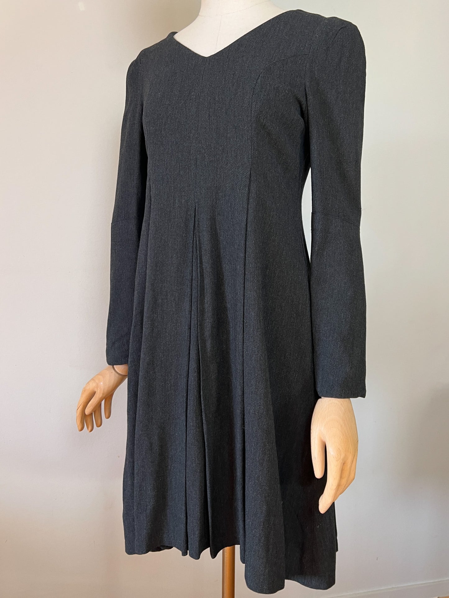 Robe Élégante Karen Millen - Coupe Structurée et Plis Plats - T. 36