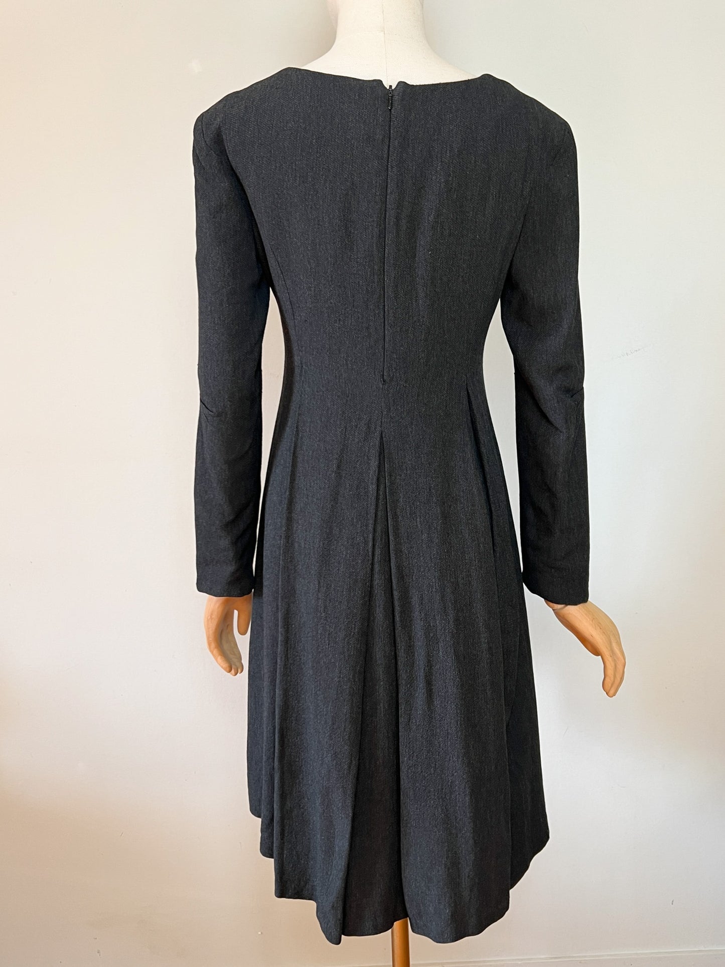 Robe Élégante Karen Millen - Coupe Structurée et Plis Plats - T. 36