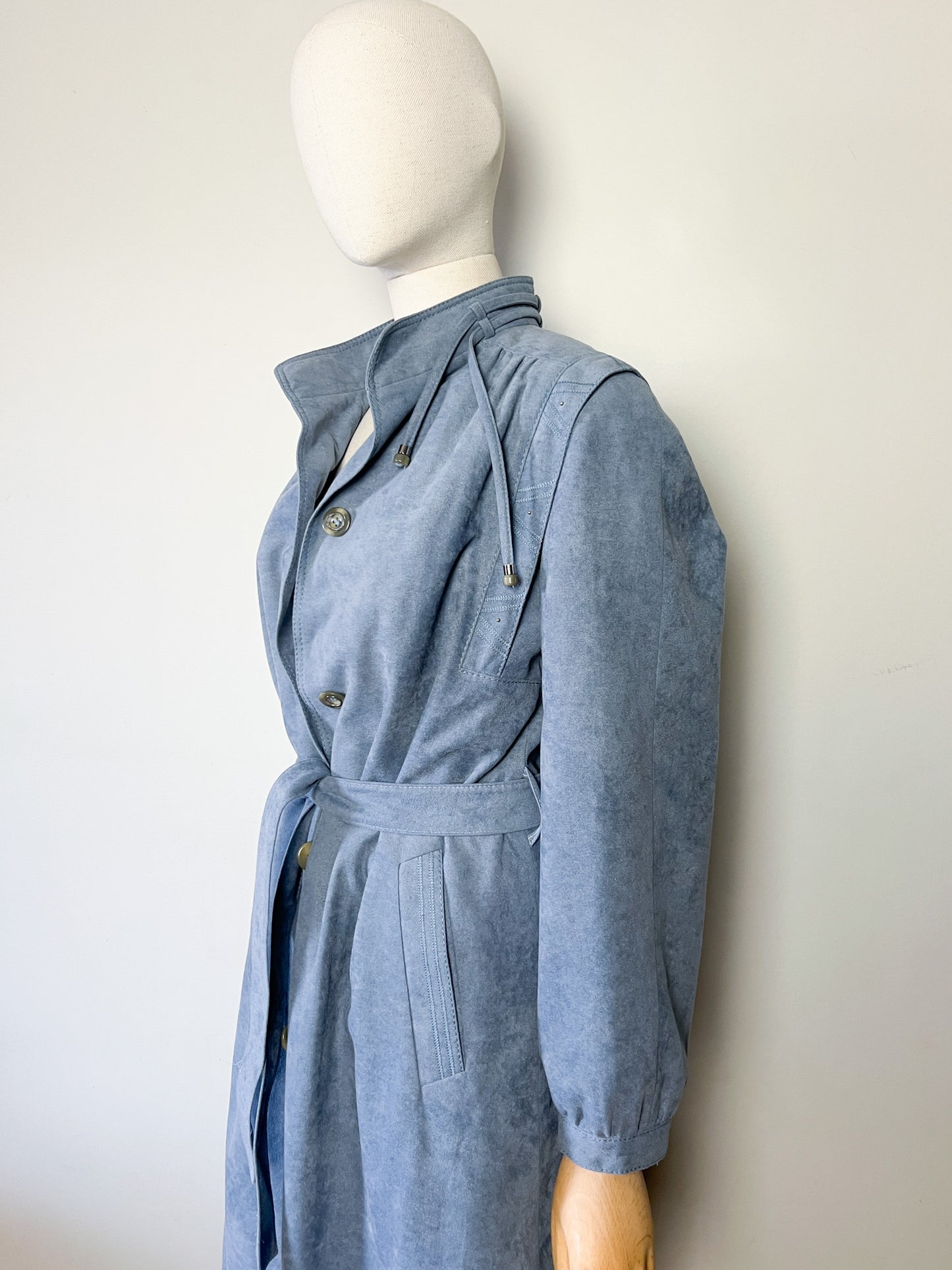 Manteau Long Vintage GOTZ MODELL - Suédine Bleu Ciel Années 80 - T. 38/40