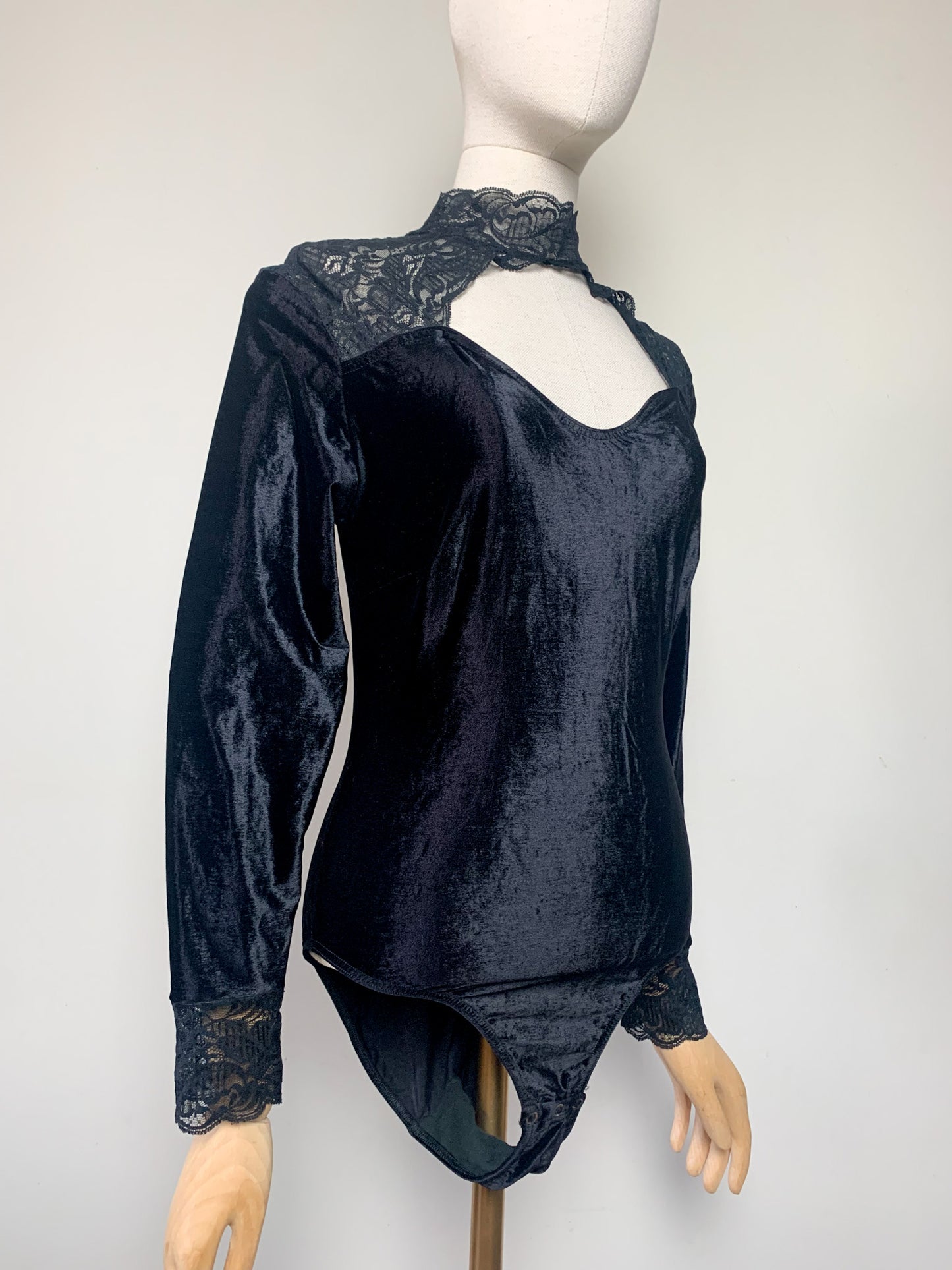 Body The Insomnia Cafe Vintage Noir Velours & Dentelle - Col Montant Cut-Out - Années 90 / Y2K - T. 42/44 FR (L/XL)