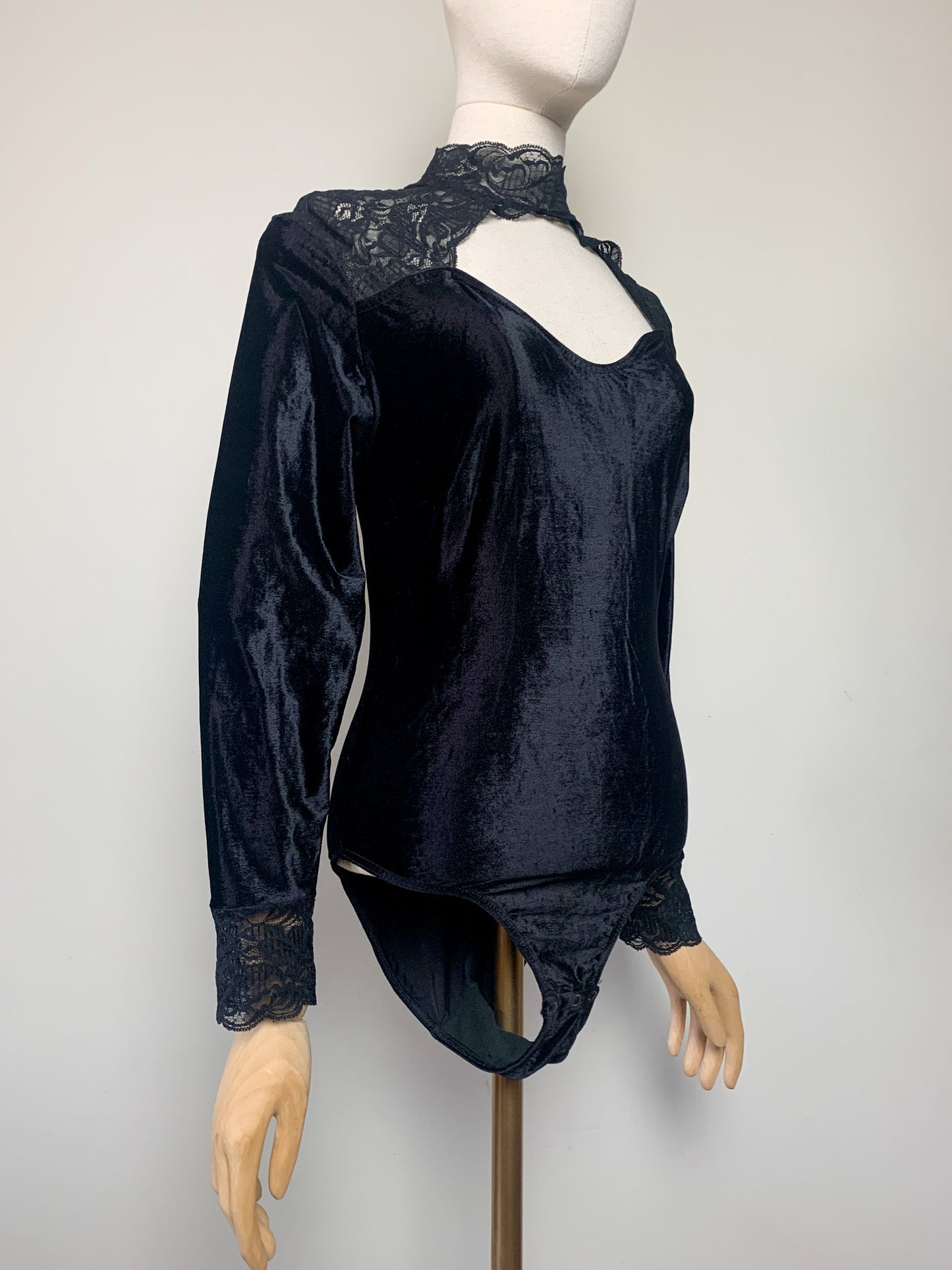 Body The Insomnia Cafe Vintage Noir Velours & Dentelle - Col Montant Cut-Out - Années 90 / Y2K - T. 42/44 FR (L/XL)