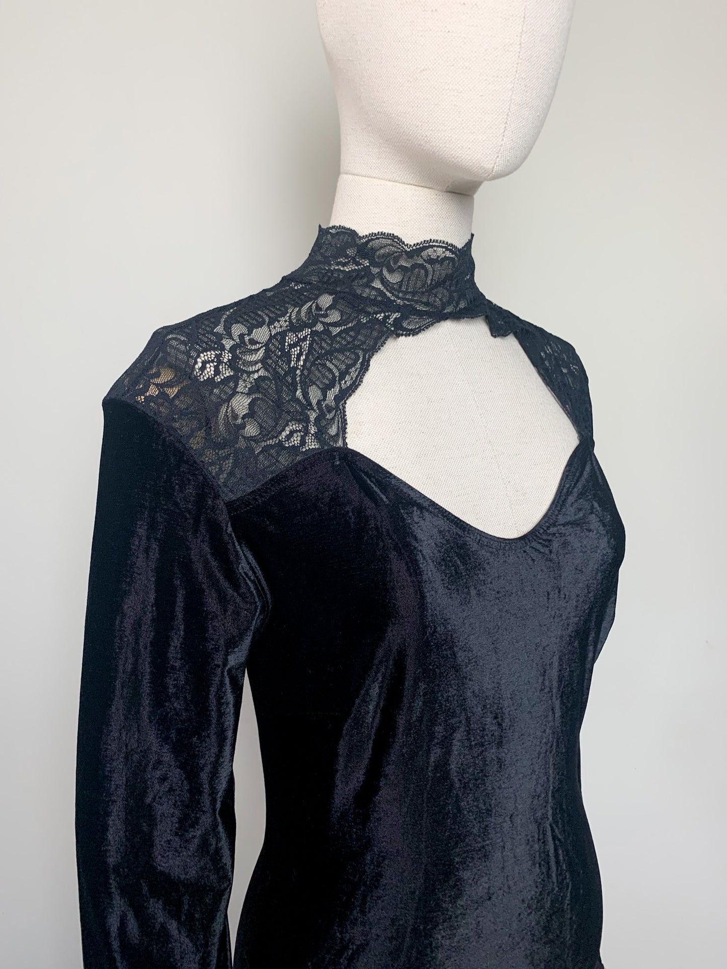 Body The Insomnia Cafe Vintage Noir Velours & Dentelle - Col Montant Cut-Out - Années 90 / Y2K - T. 42/44 FR (L/XL)