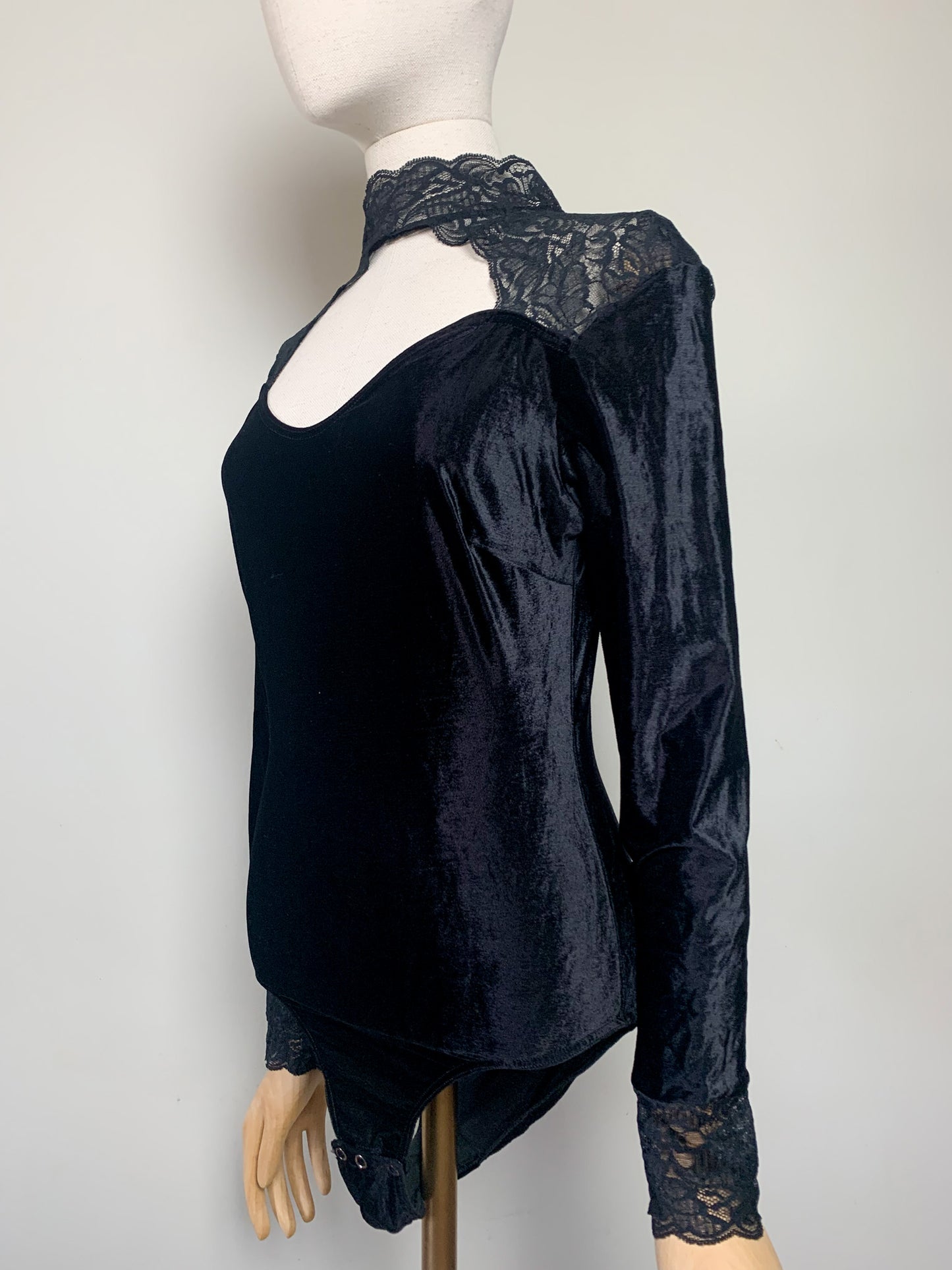 Body The Insomnia Cafe Vintage Noir Velours & Dentelle - Col Montant Cut-Out - Années 90 / Y2K - T. 42/44 FR (L/XL)