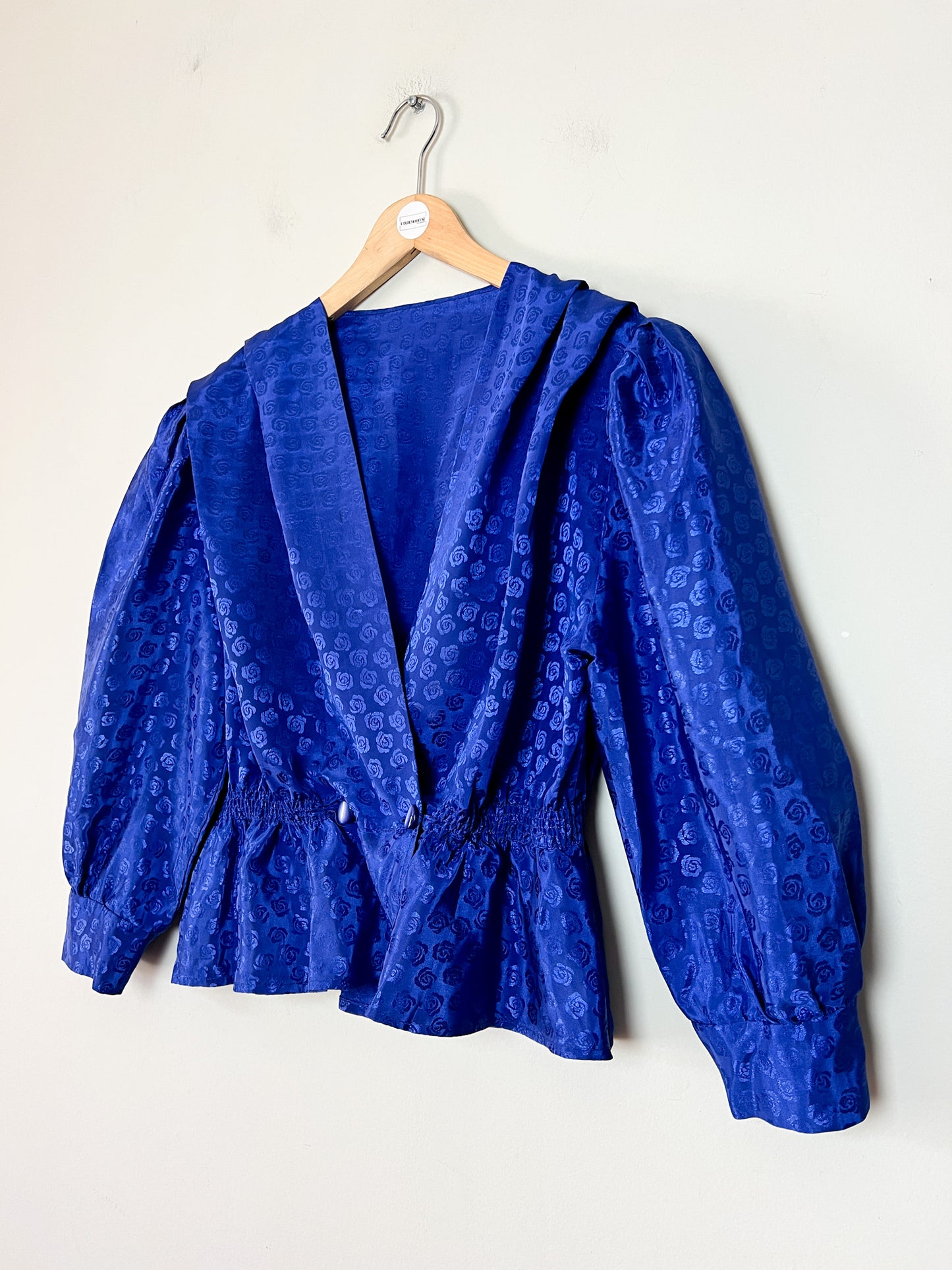 Blouse Vintage Années 80 Bleue Roi Damassée Roses - Croisée & Basques - T. 38 FR (M)