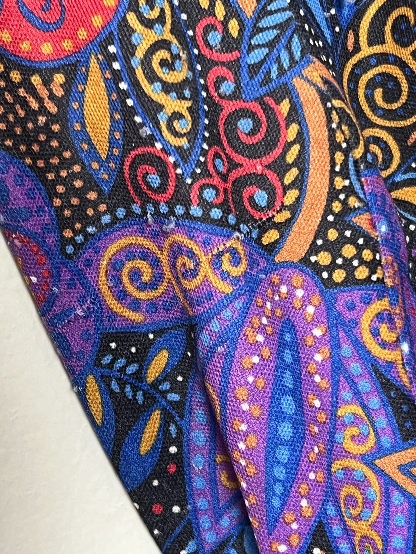 Robe Chemisier Vintage Fluide Imprimé Cachemire / Foulard - Tons Bleu, Ocre, Violet - Bas Plissé & Ceinture - Années 70/80 - T. 36 FR (S)
