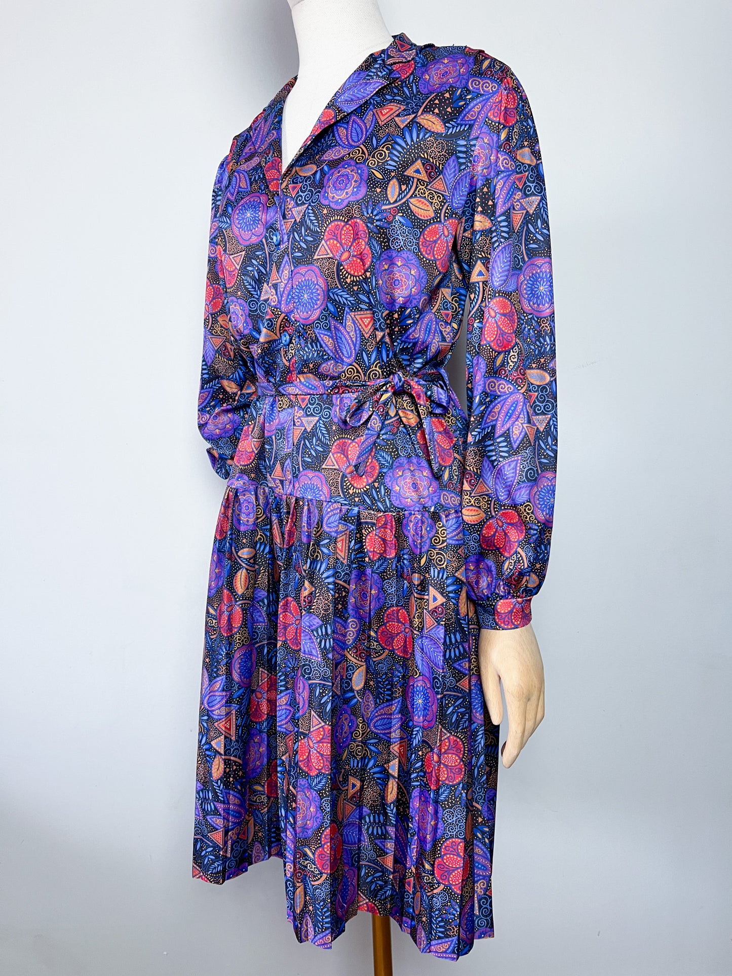 Robe Chemisier Vintage Fluide Imprimé Cachemire / Foulard - Tons Bleu, Ocre, Violet - Bas Plissé & Ceinture - Années 70/80 - T. 36 FR (S)