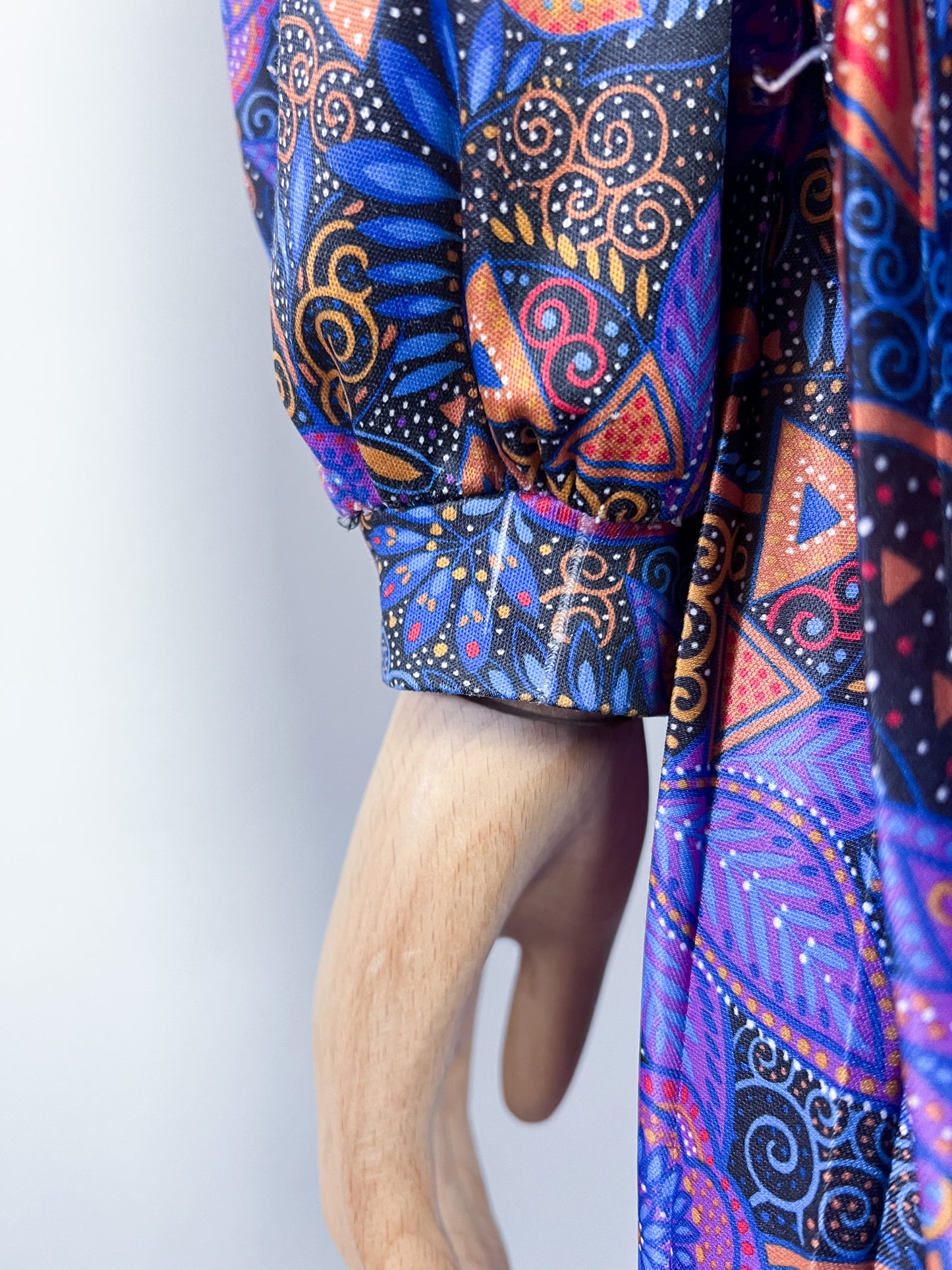 Robe Chemisier Vintage Fluide Imprimé Cachemire / Foulard - Tons Bleu, Ocre, Violet - Bas Plissé & Ceinture - Années 70/80 - T. 36 FR (S)