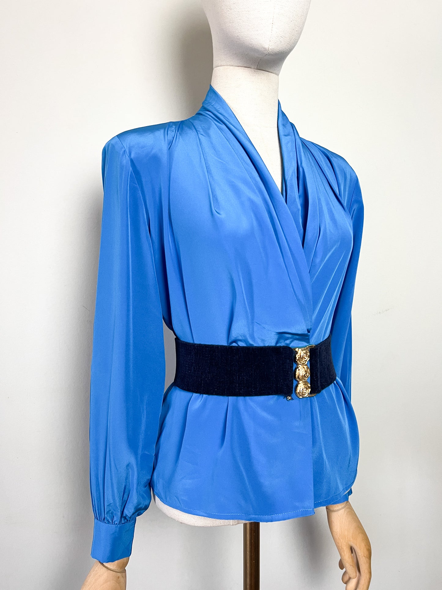 Chemisier Blouse Vintage Anna Kriste - Drapé Sophistiqué Bleu Cobalt - Épaulettes & Style Années 80 - T. 36 FR (S)