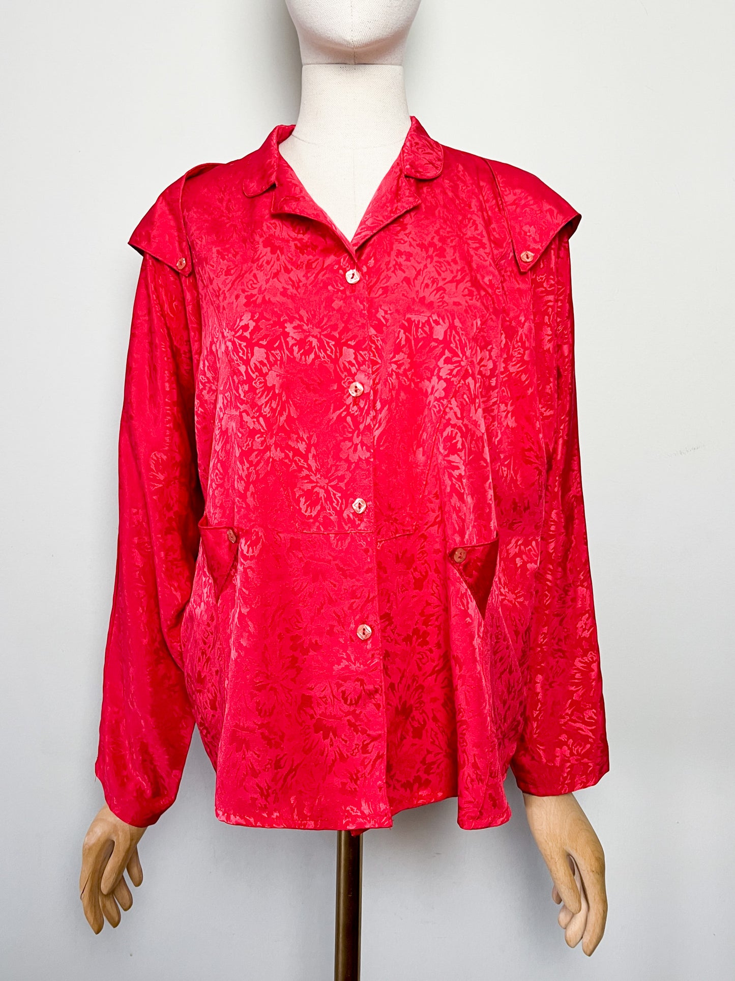 Blouse Chemisier Vintage Oversize Rouge Damassé - Col Modulable - Années 80/90 - T. 38 à 44 FR (M à XXL)