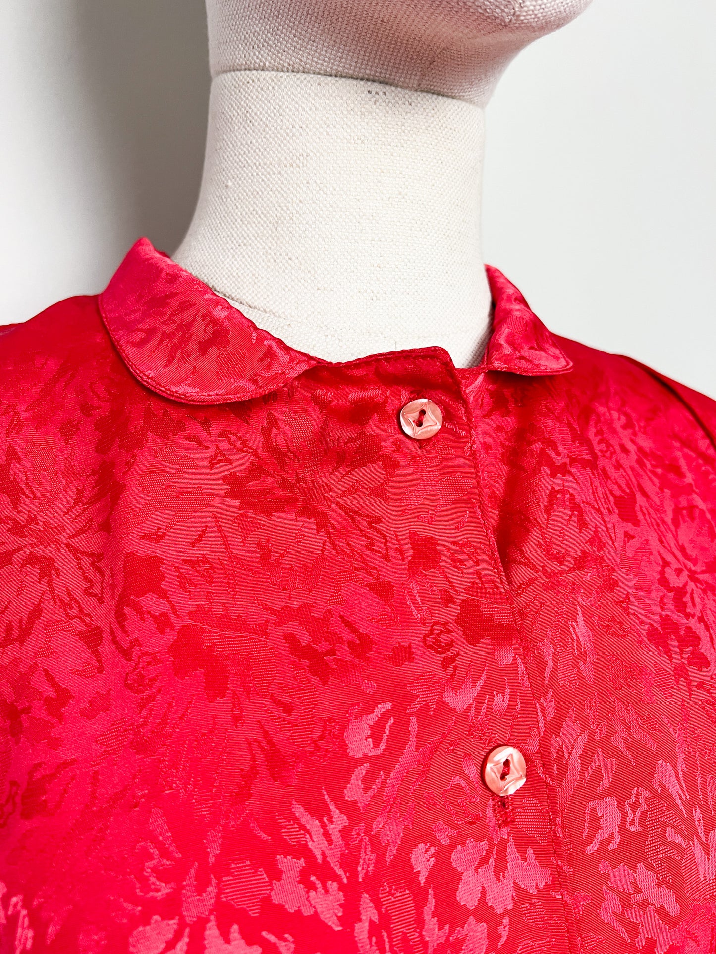 Blouse Chemisier Vintage Oversize Rouge Damassé - Col Modulable - Années 80/90 - T. 38 à 44 FR (M à XXL)