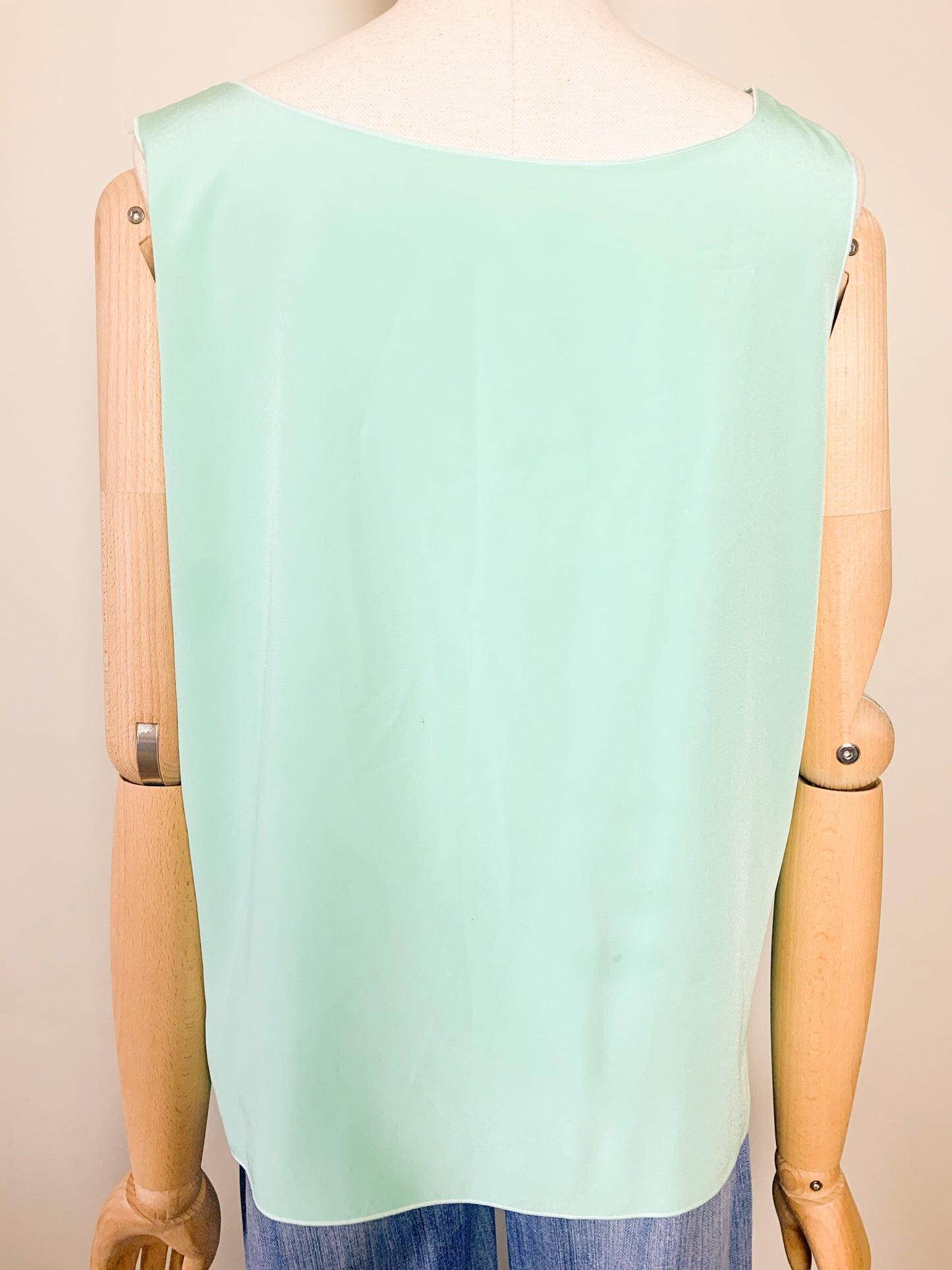 Blouse sans manche caraco vert d’eau avec broderies fleurs épis et papillons vintage