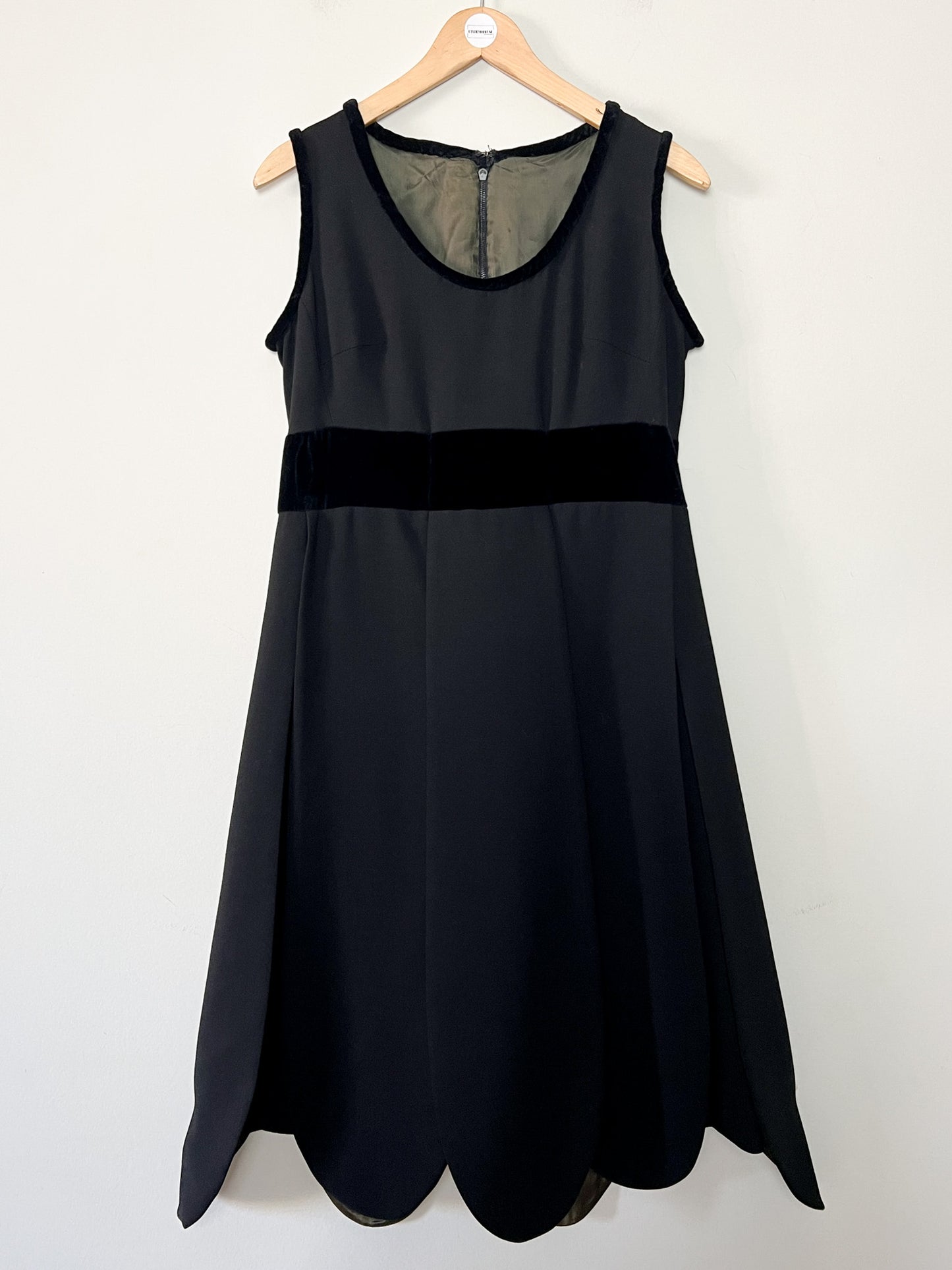 Robe Cocktail Vintage Noir Profond - Laine & Velours - Ourlet Festonné "Pétales" - Taille 36/38 FR