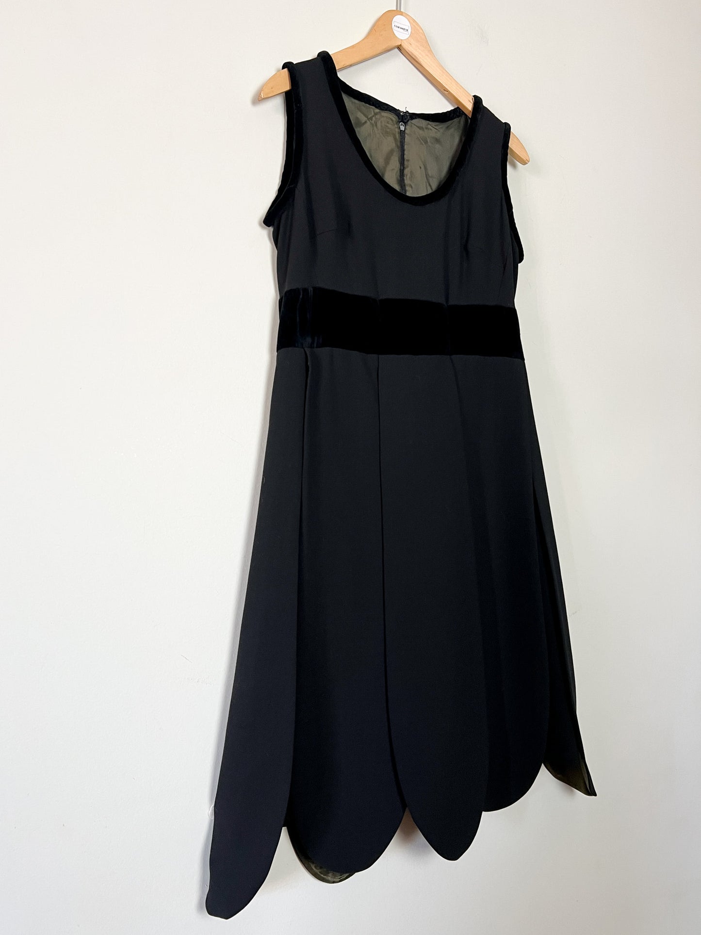 Robe Cocktail Vintage Noir Profond - Laine & Velours - Ourlet Festonné "Pétales" - Taille 36/38 FR
