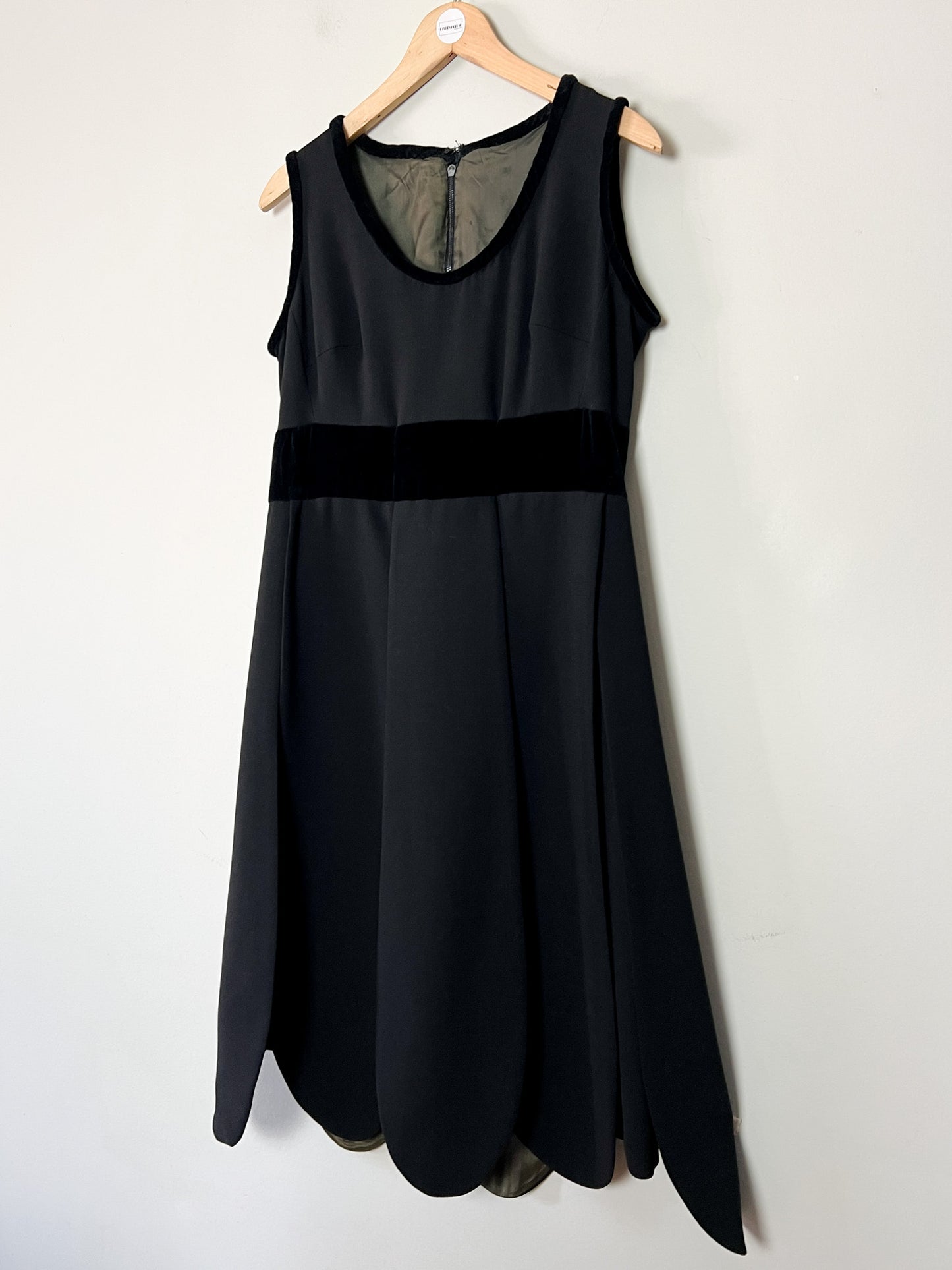 Robe Cocktail Vintage Noir Profond - Laine & Velours - Ourlet Festonné "Pétales" - Taille 36/38 FR