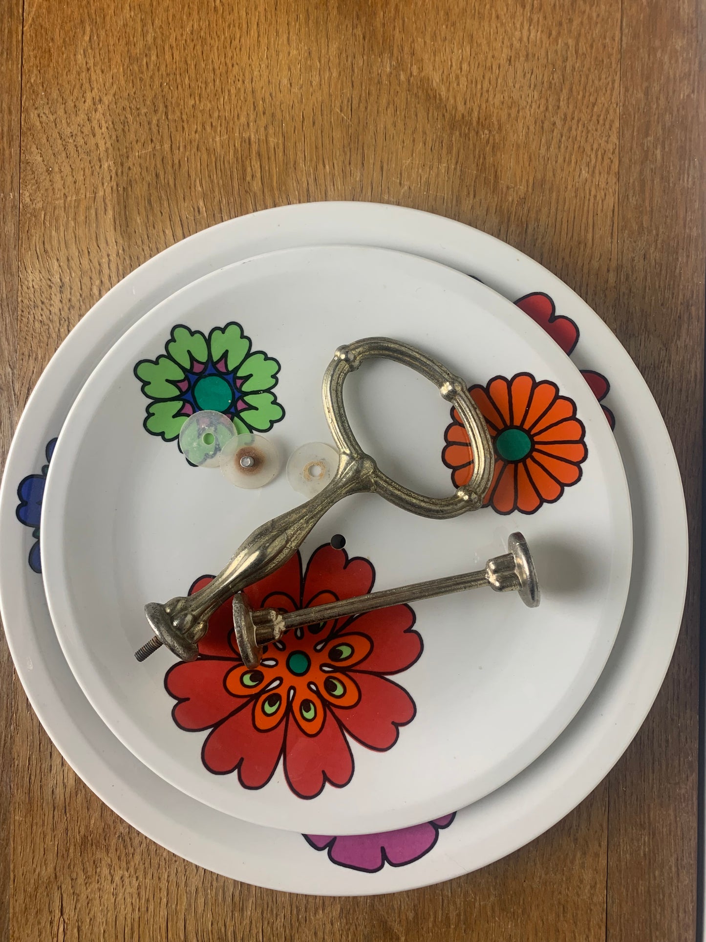 Plateau de service présentation à deux étages motifs fleurs vintage