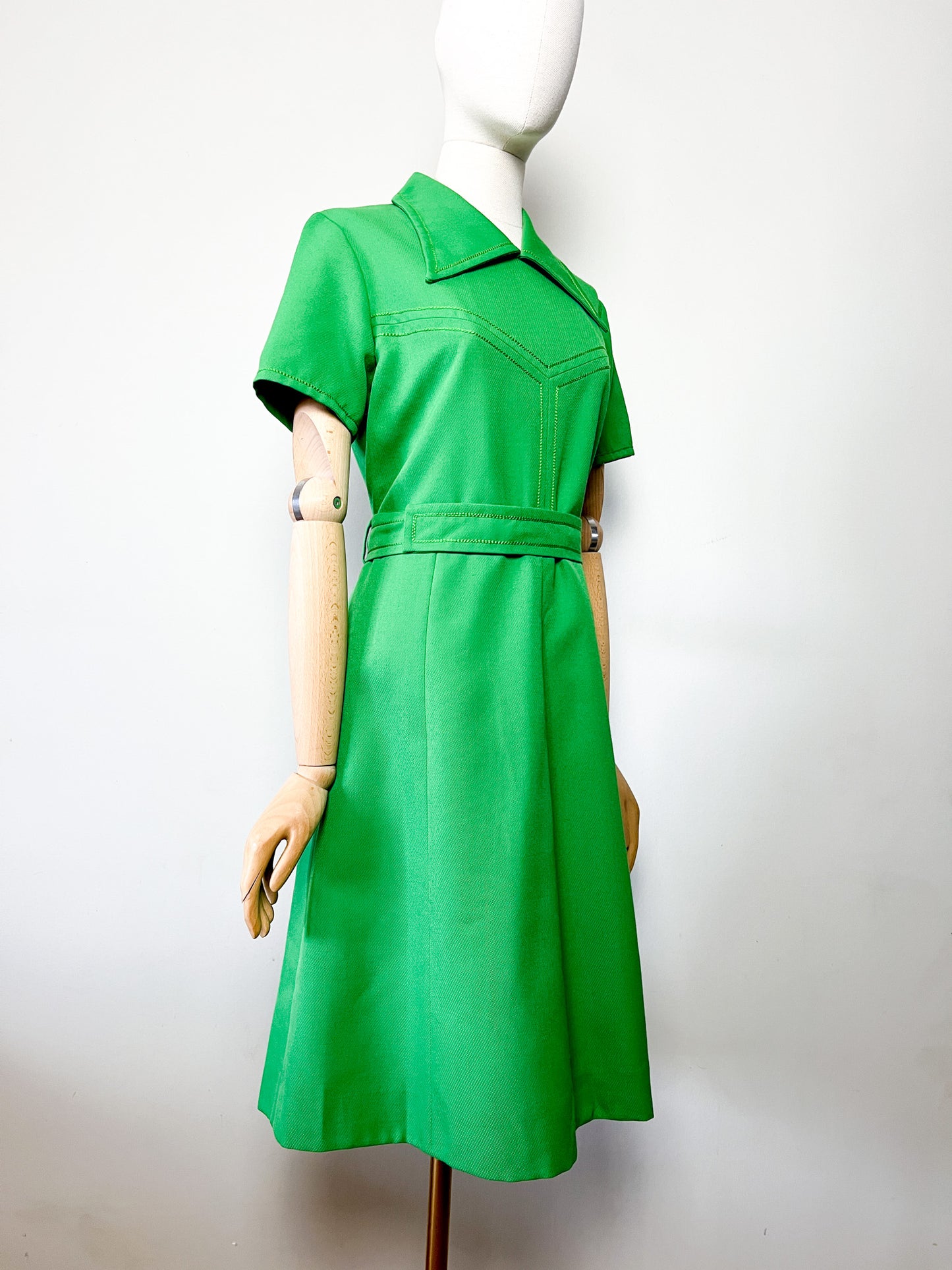 Robe Vintage Années 70 - Laine Vert Prairie - Col Pelle à Tarte & Ceinture - Taille 40 FR