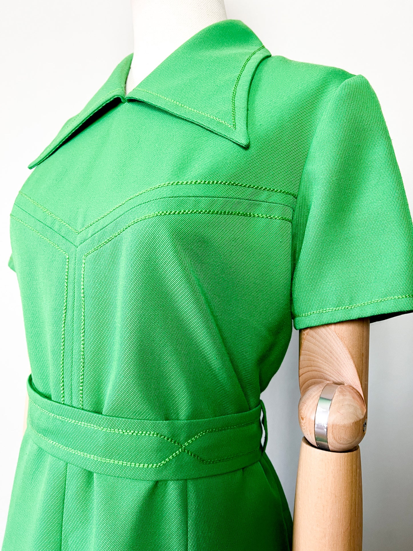 Robe Vintage Années 70 - Laine Vert Prairie - Col Pelle à Tarte & Ceinture - Taille 40 FR