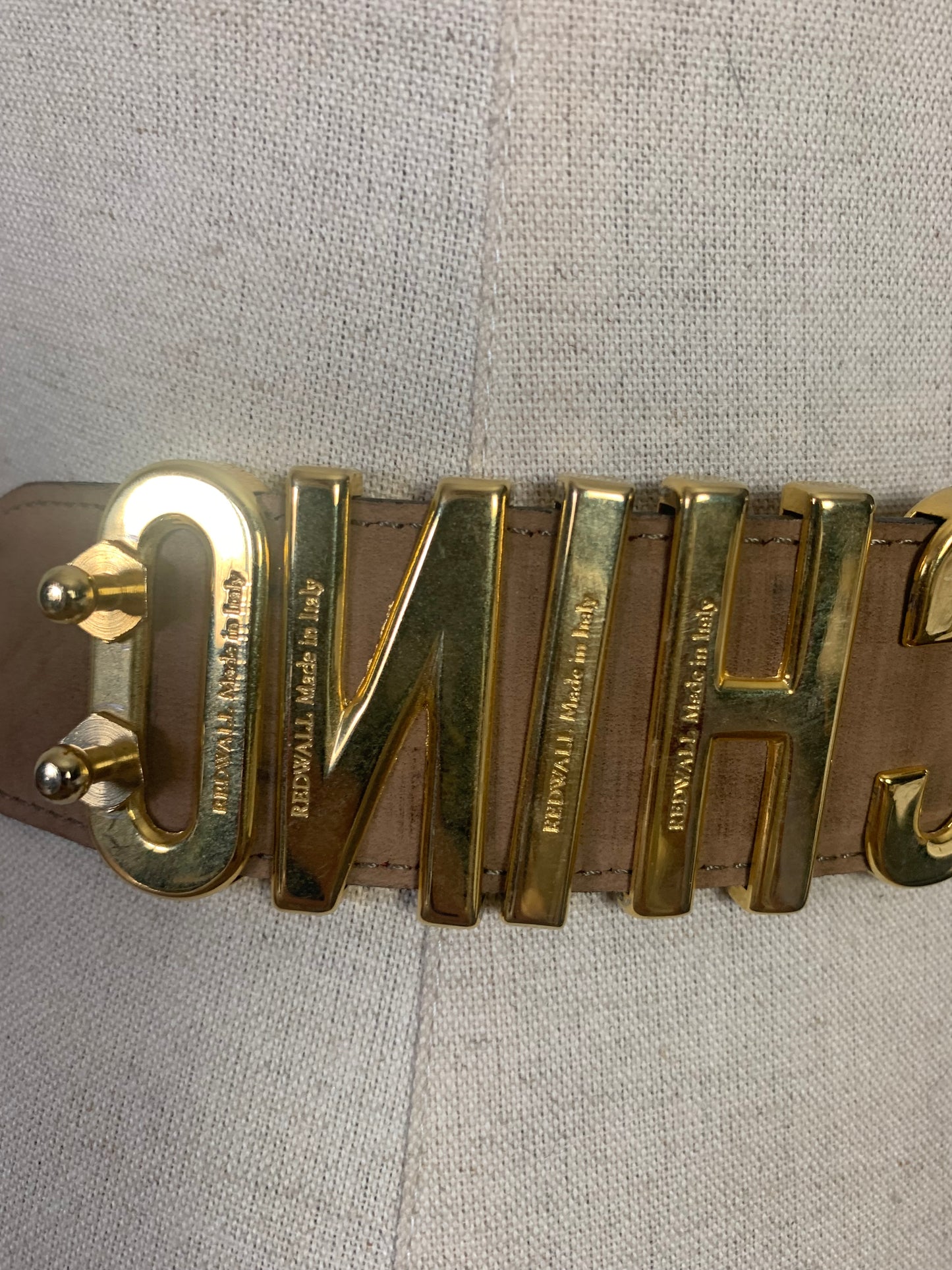 Ceinture en cuir vernis rouge vintage Moschino