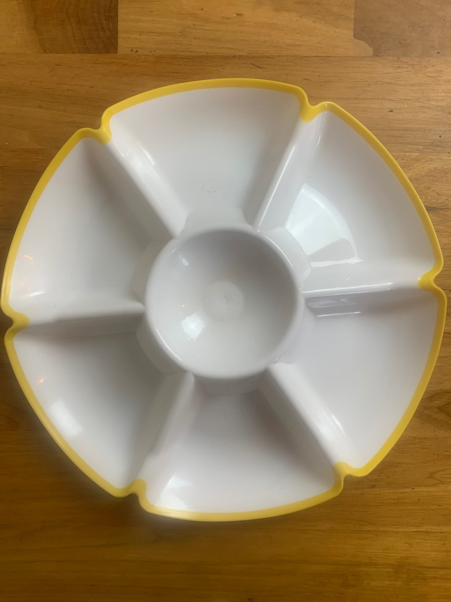 Plateau de service/ apéritif forme fleur coloris blanc et jaune