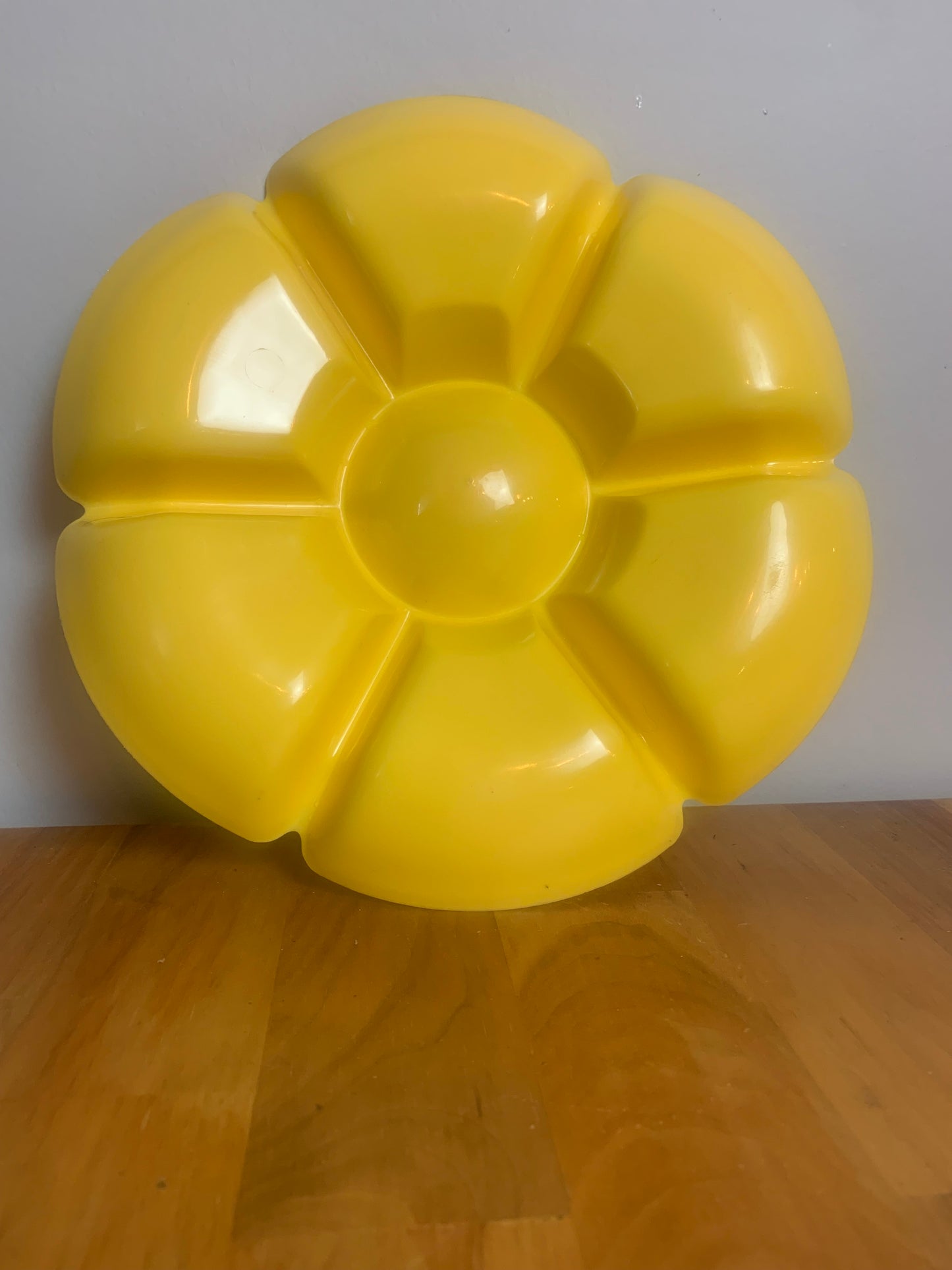 Plateau de service/ apéritif forme fleur coloris blanc et jaune