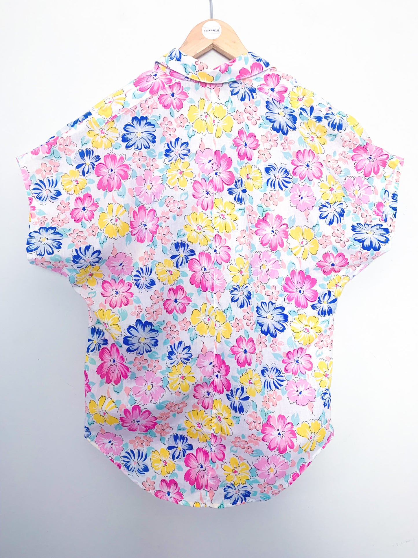 Chemise chemisier manches courtes imprimés fleurs rose, jaune bleu vert d’eau vintage