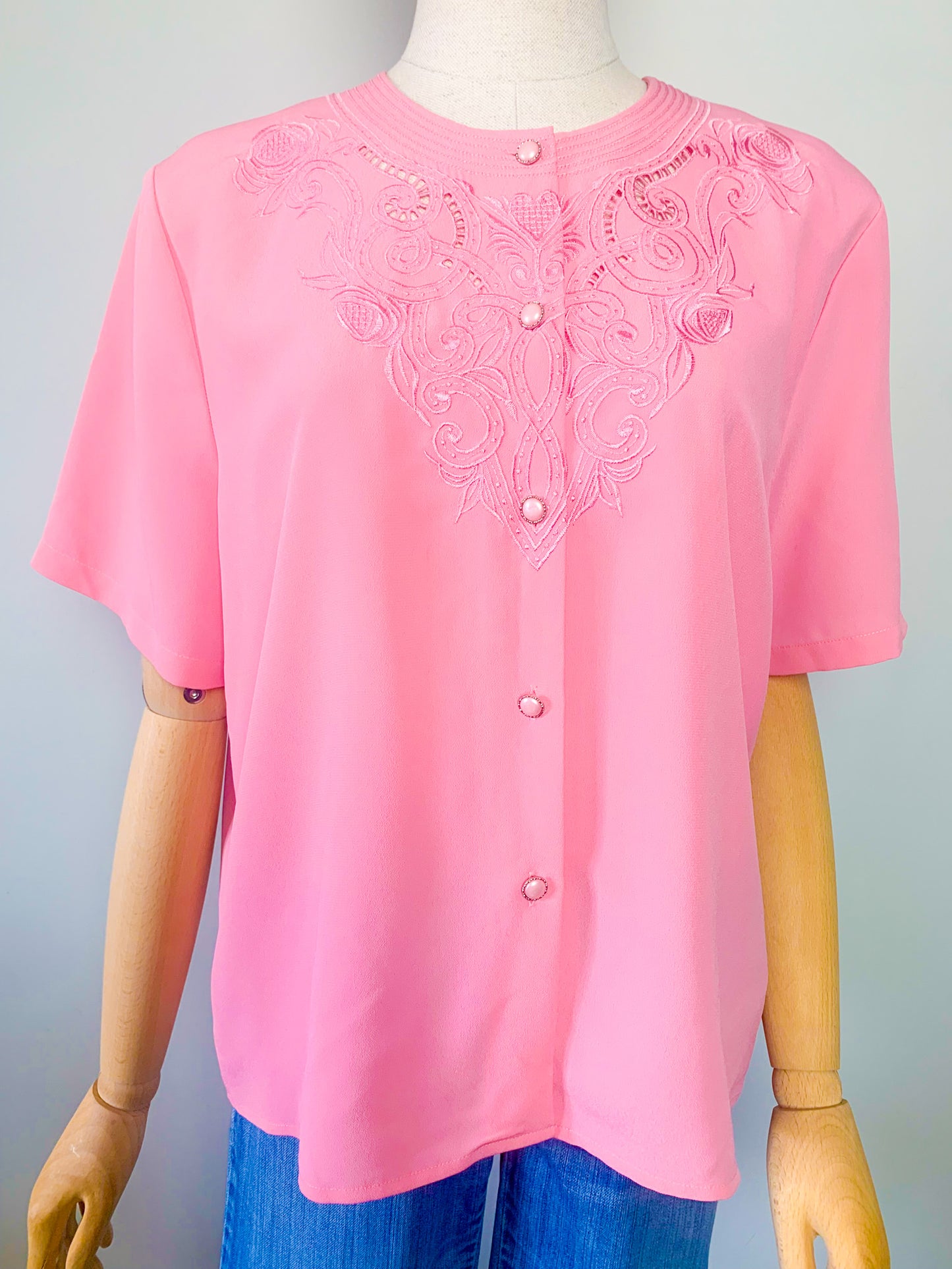 Blouse manches courtes brodée rose vintage
