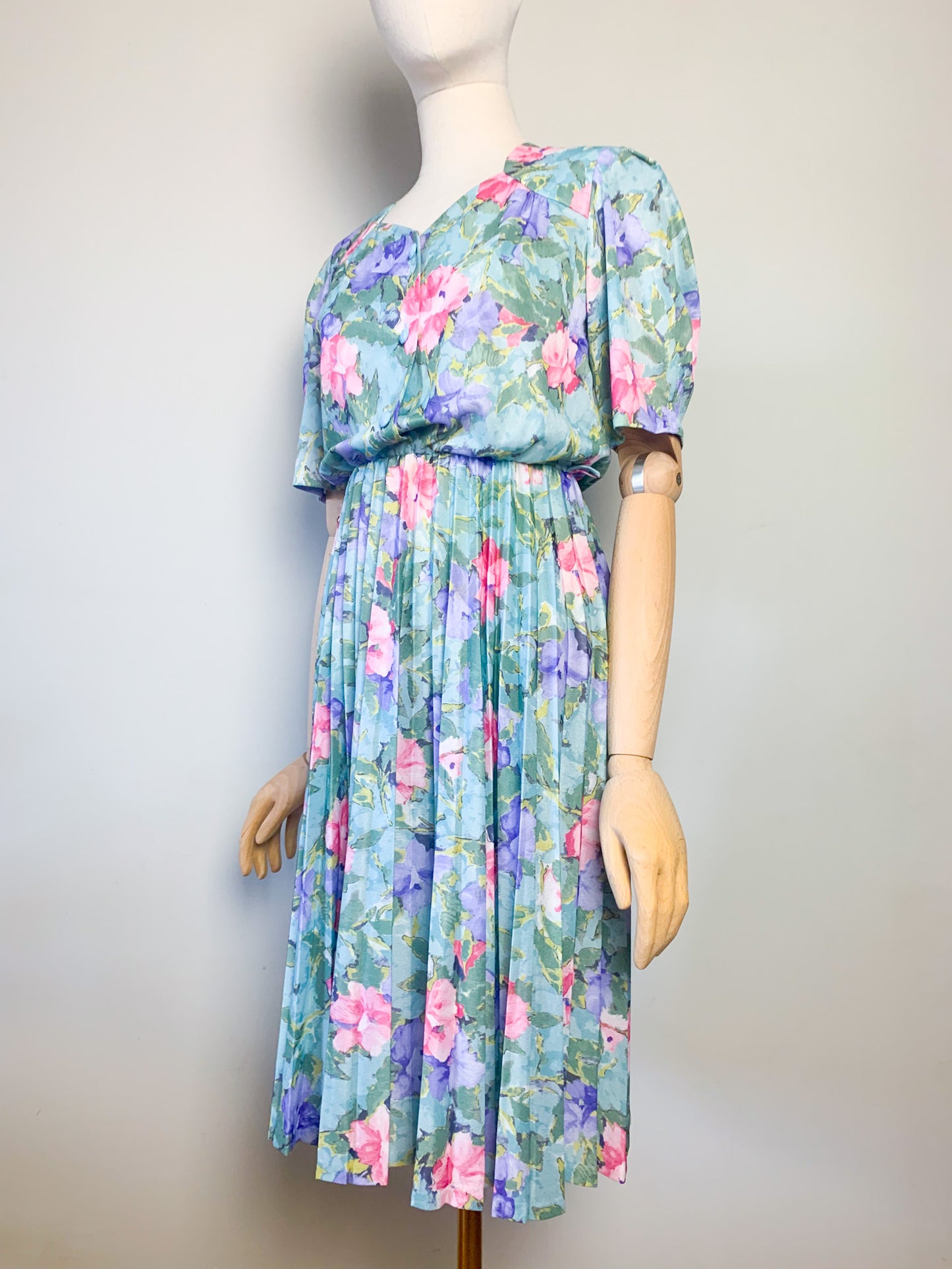Robe manches courtes plissée imprimés fleurs vintage