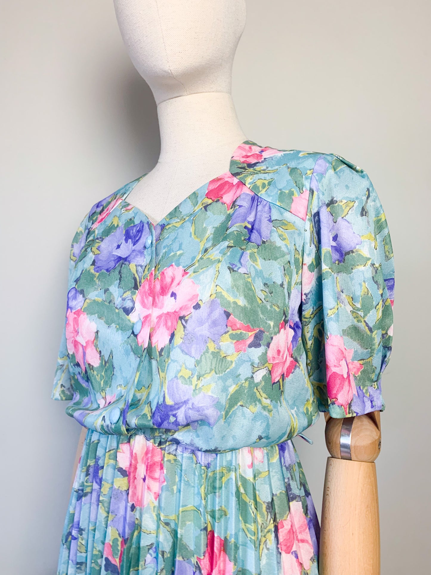 Robe manches courtes plissée imprimés fleurs vintage
