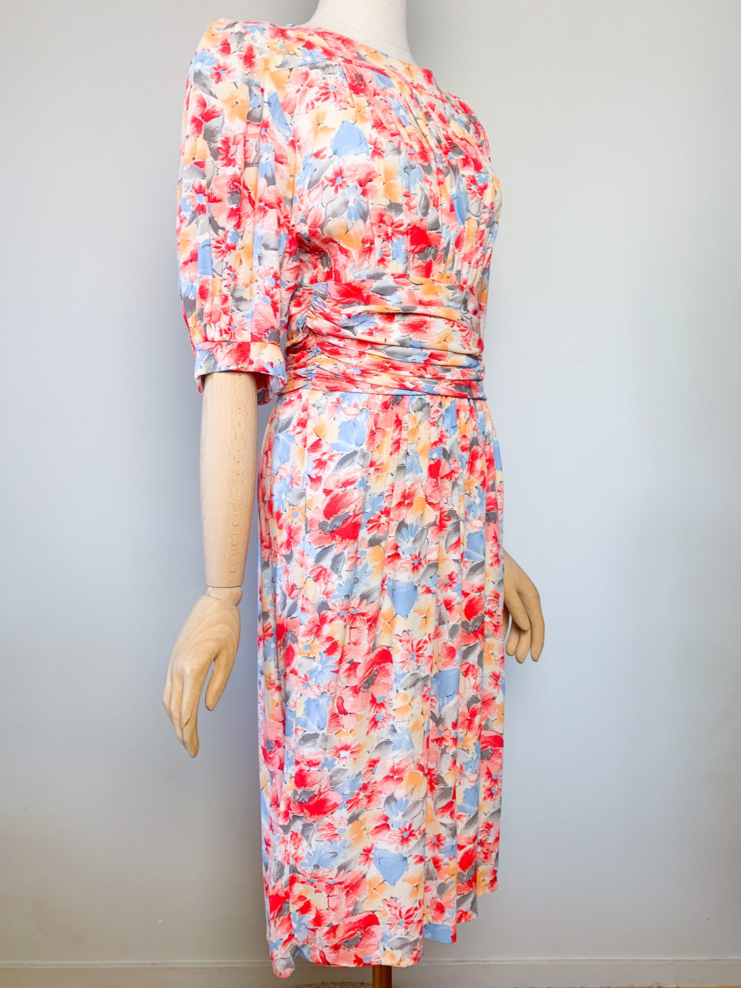 Robe midi fluide à plis imprimés fleurs vintage