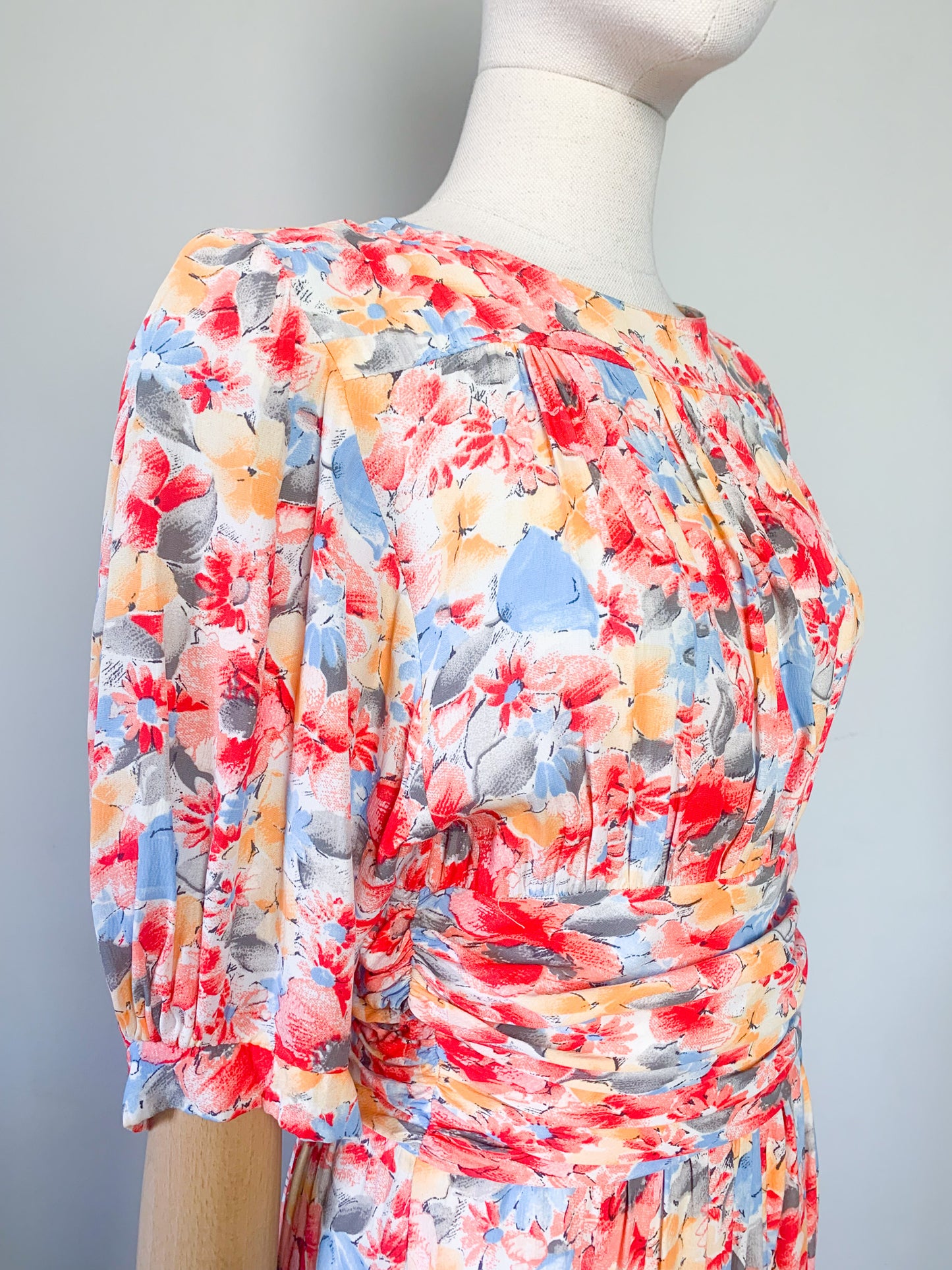 Robe midi fluide à plis imprimés fleurs vintage